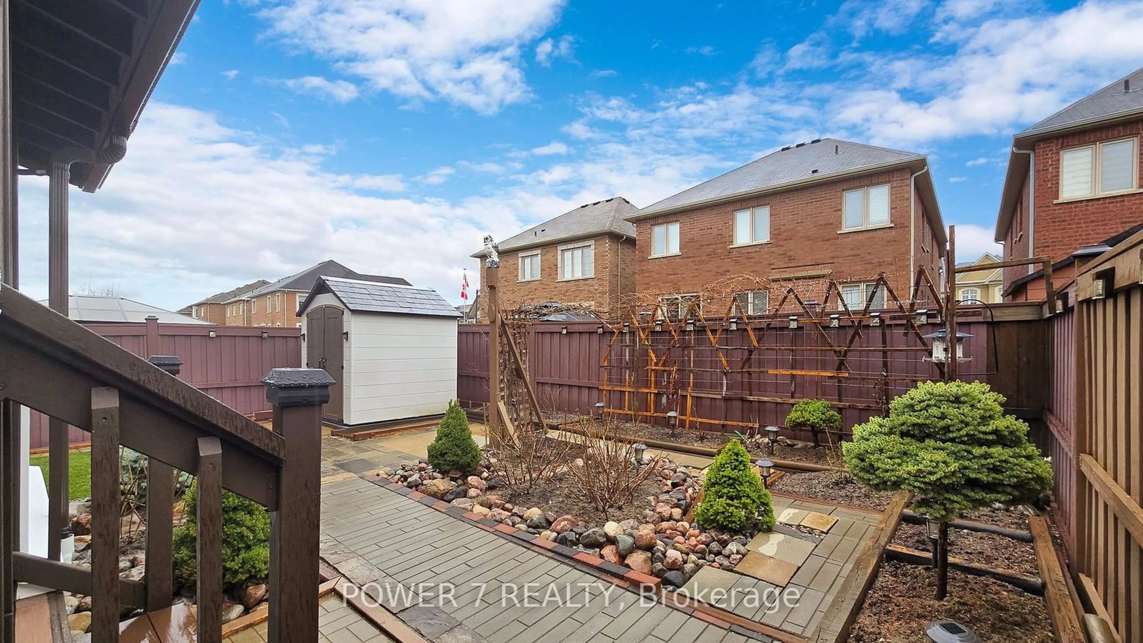 A pic from outside/outdoor area/front of a property/back of a property/a pic from drone, street for 64 Belfry Dr, Bradford West Gwillimbury Ontario L3Z 0G7