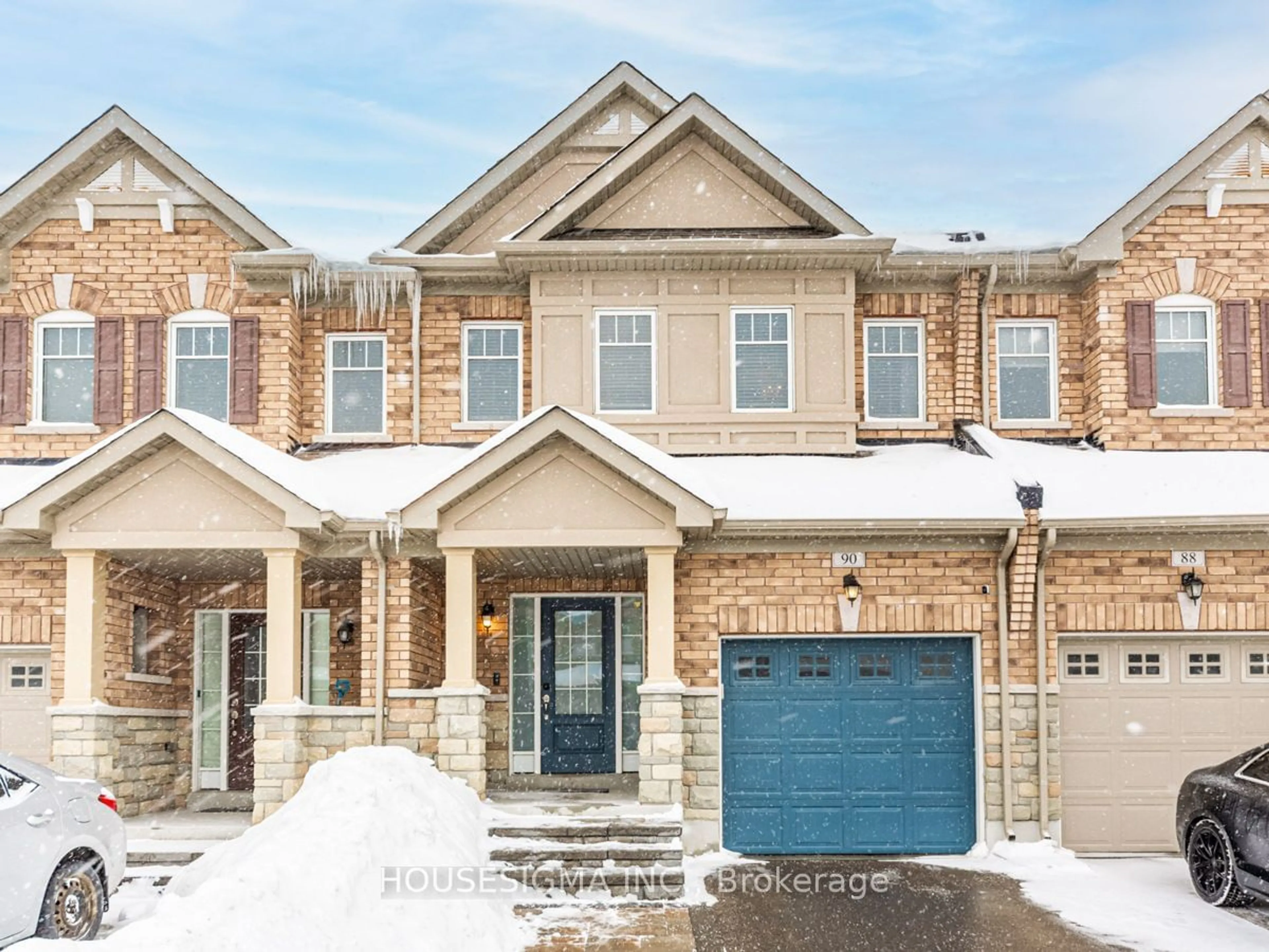 Home with brick exterior material, street for 90 Kellington Trail, Whitchurch-Stouffville Ontario L4A 1X6