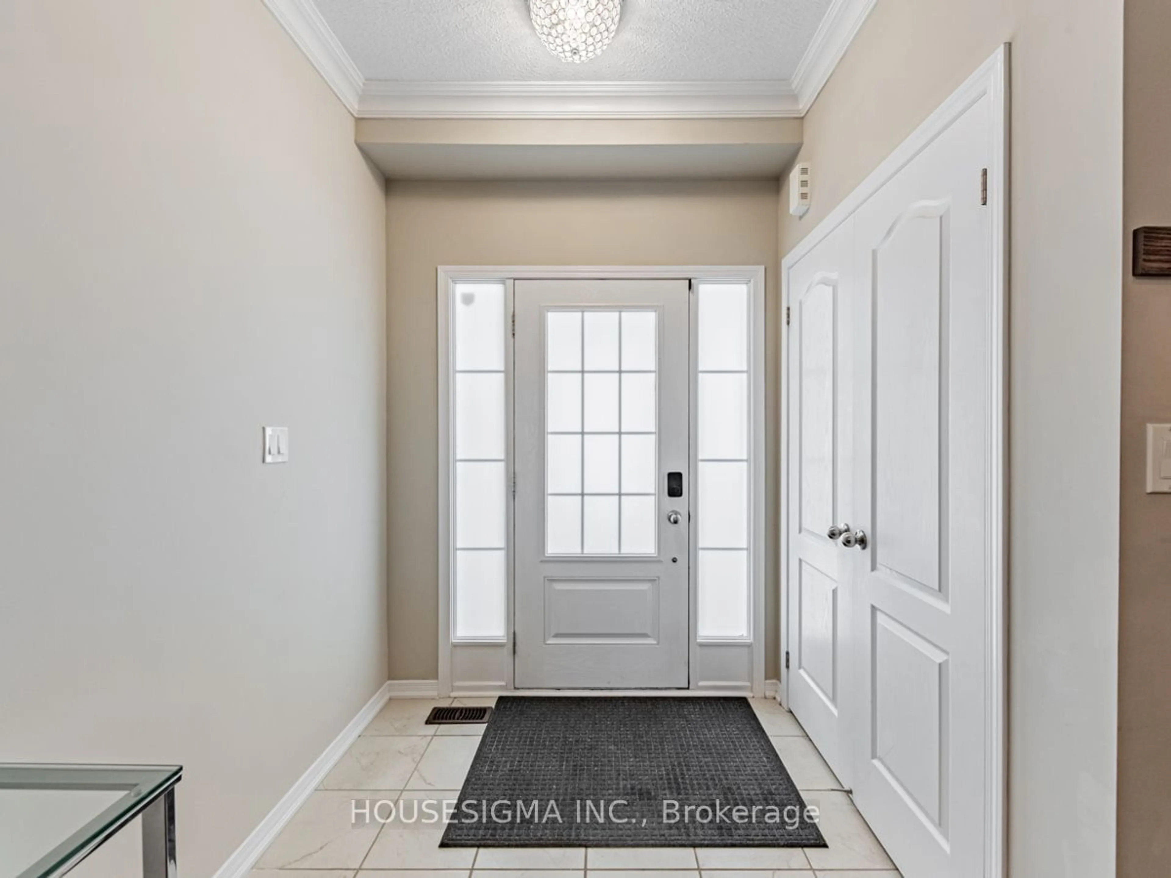 Indoor entryway for 90 Kellington Trail, Whitchurch-Stouffville Ontario L4A 1X6