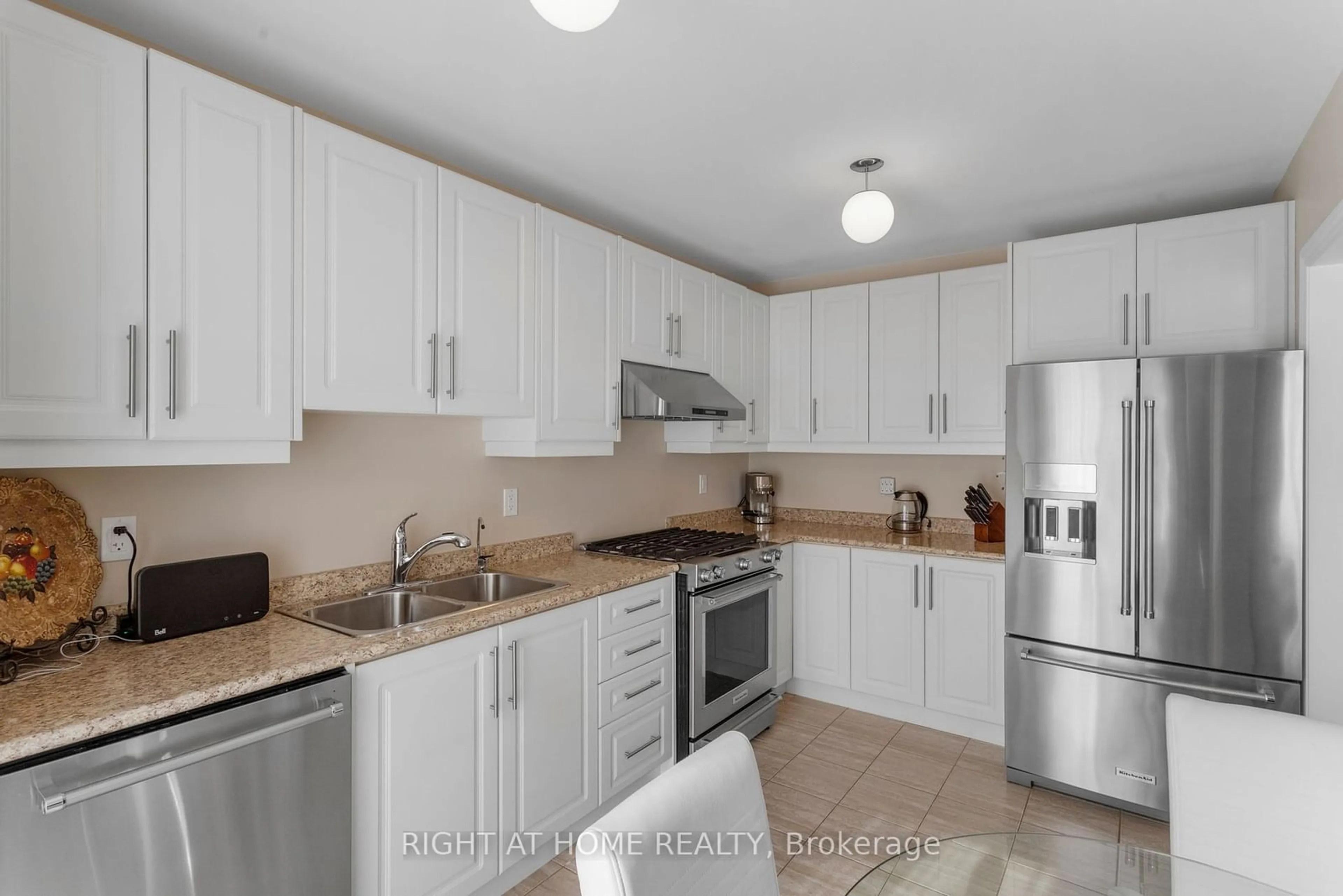 Standard kitchen, unknown for 92 STONEMOUNT Cres, Essa Ontario L3W 0E6