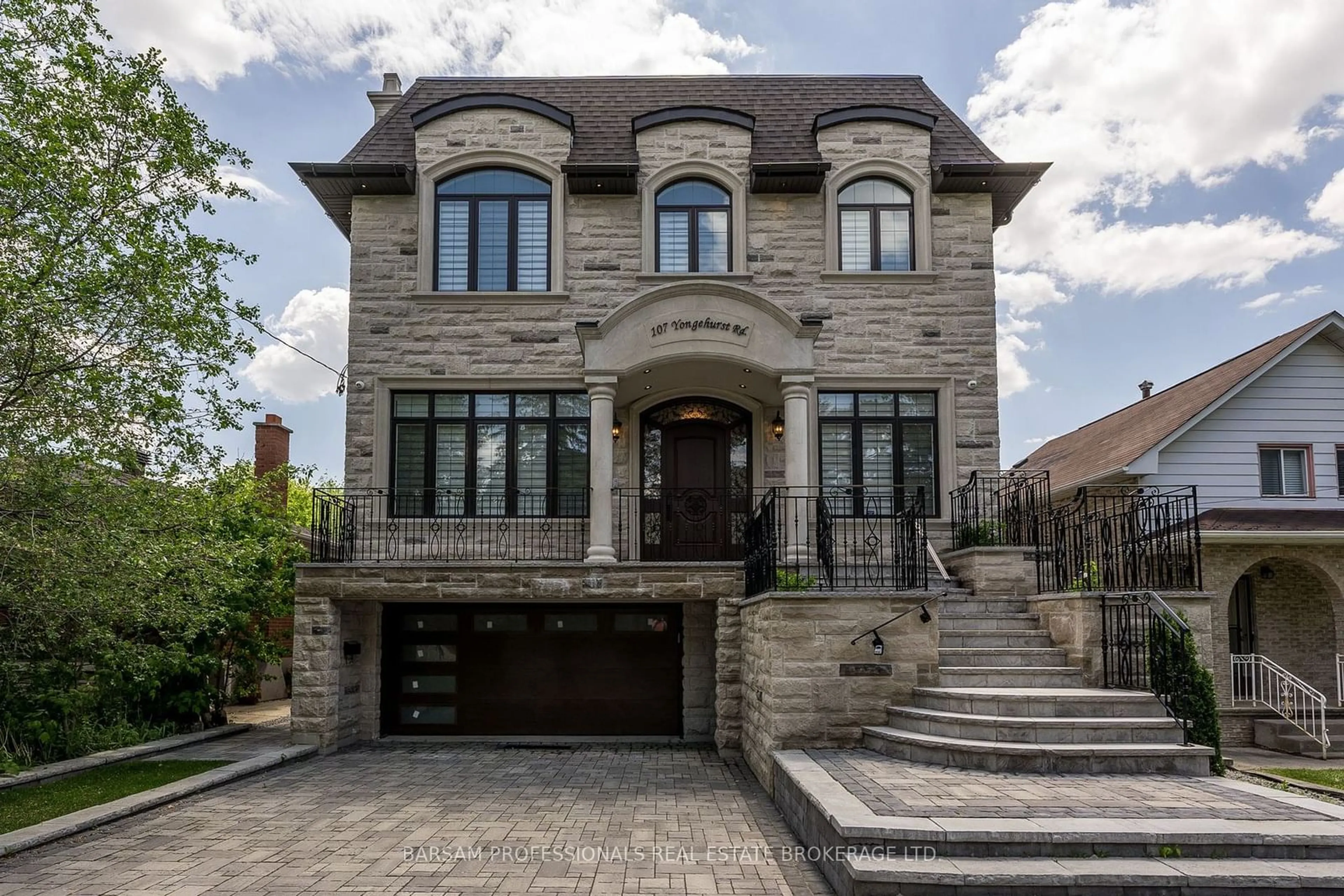 Home with brick exterior material, street for 107 Yonghurst Rd, Richmond Hill Ontario L4C 3T3