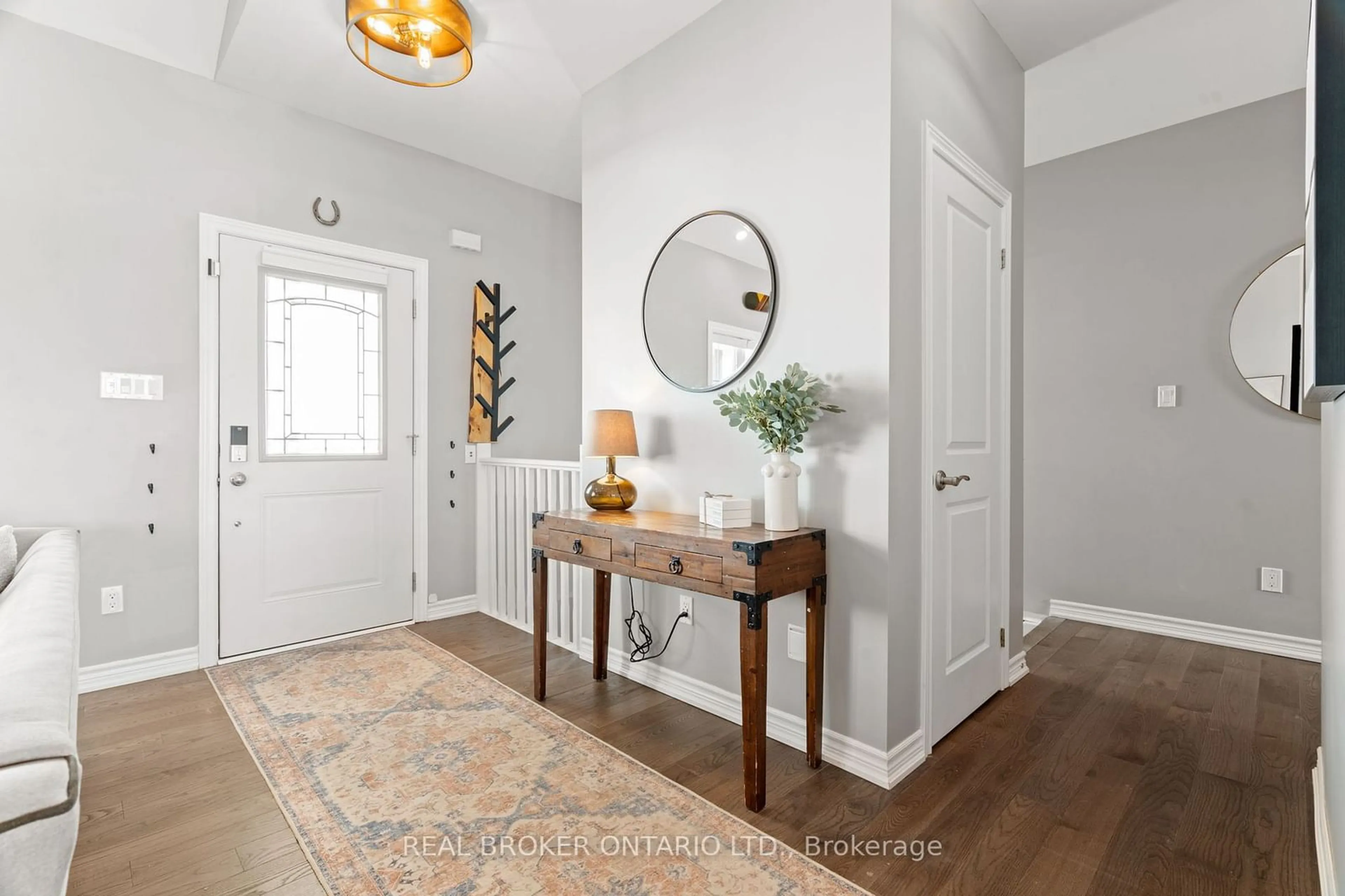 Indoor entryway for 9194 Tandragee Rd, Adjala-Tosorontio Ontario L9W 2Z2