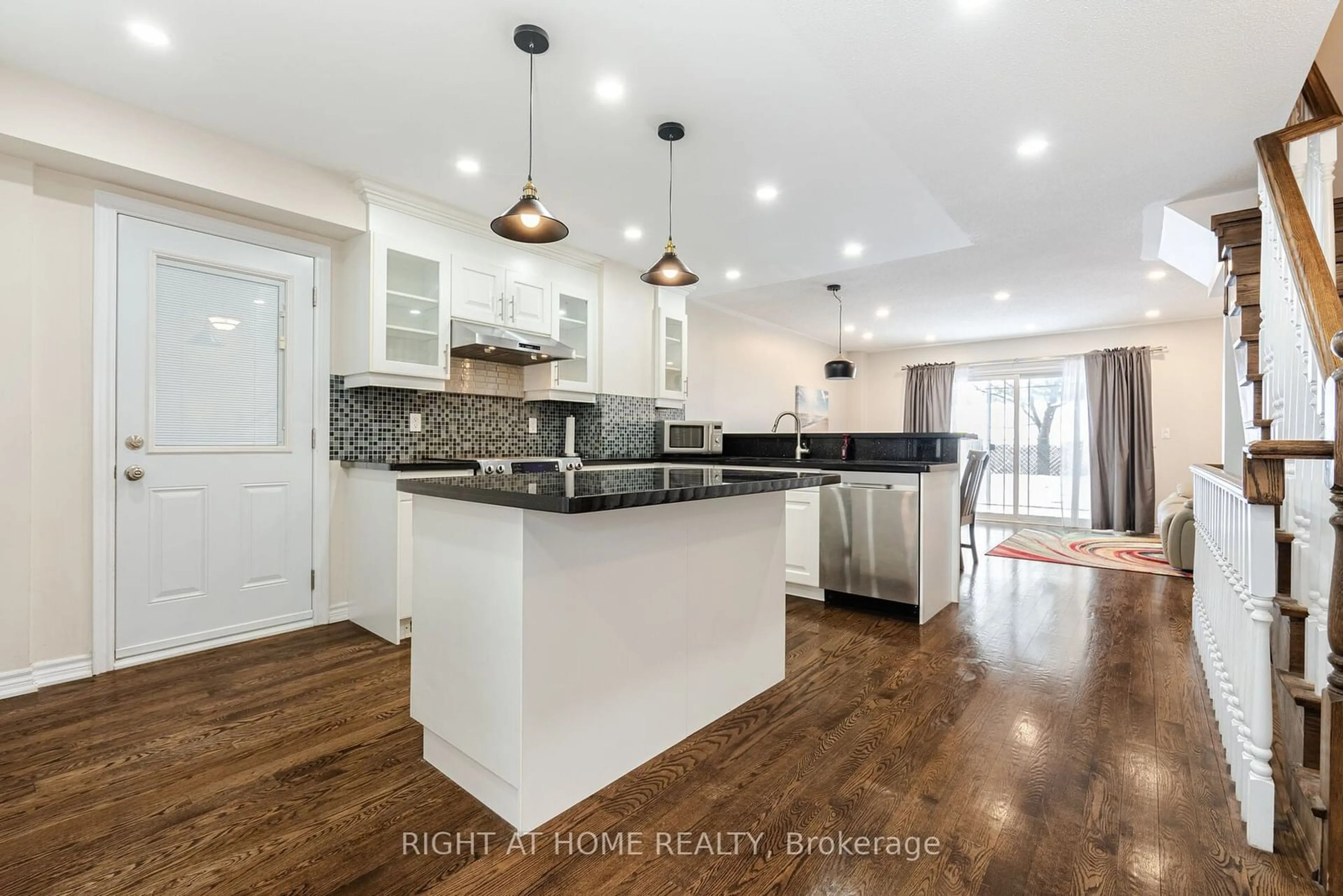 Open concept kitchen, unknown for 163 Tamarack Dr, Markham Ontario L3T 4X3