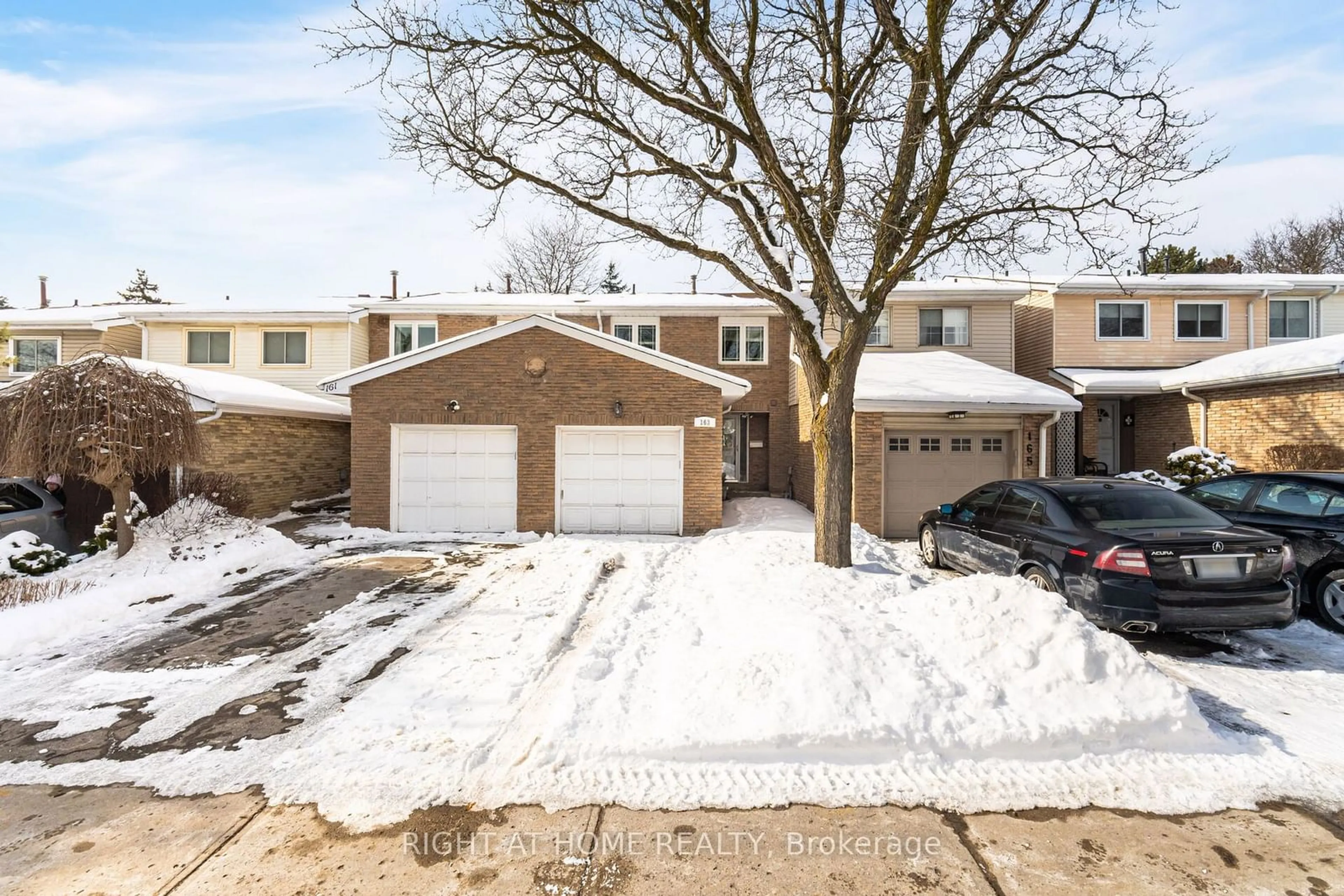 A pic from outside/outdoor area/front of a property/back of a property/a pic from drone, street for 163 Tamarack Dr, Markham Ontario L3T 4X3