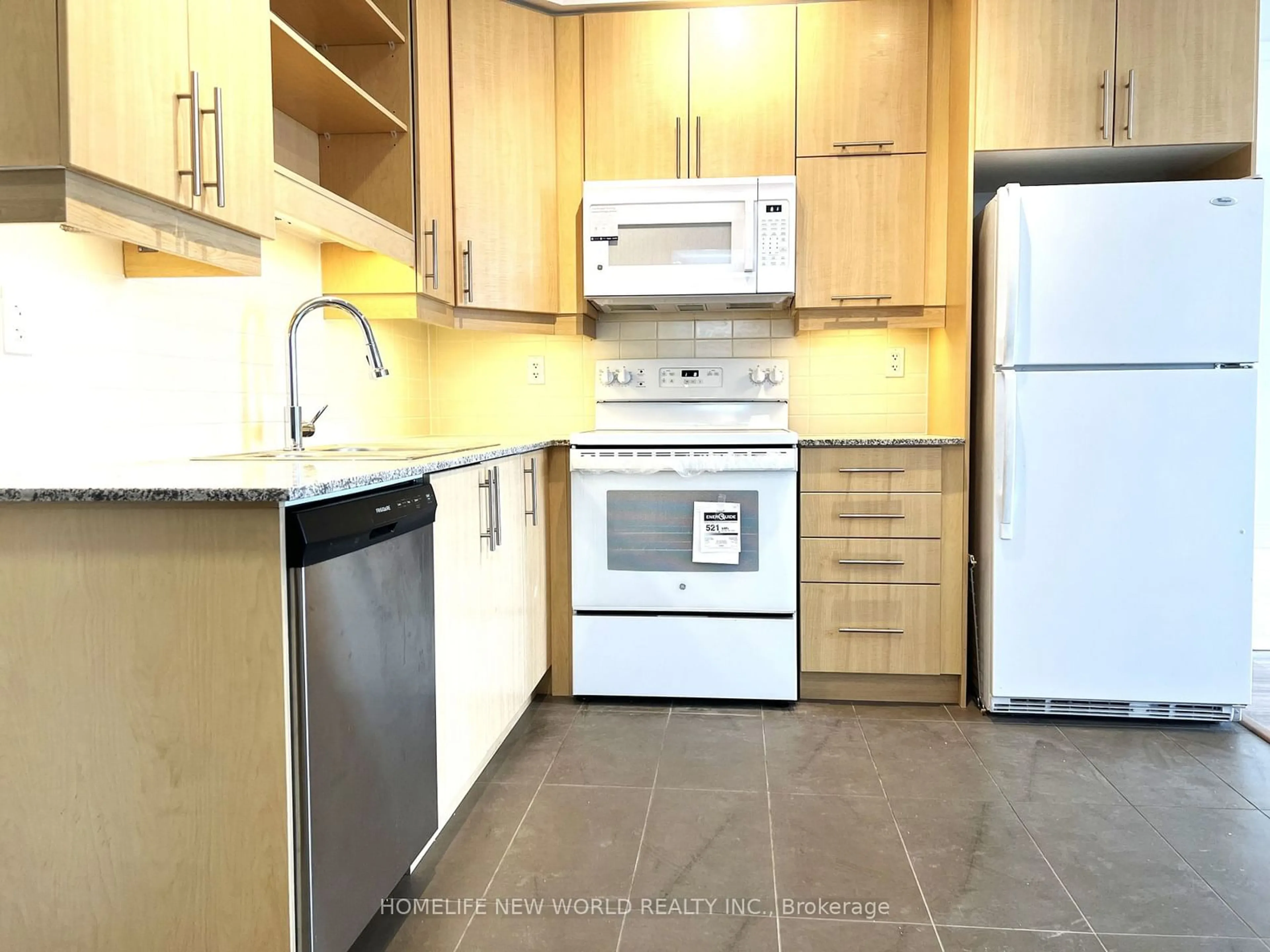 Standard kitchen, ceramic/tile floor for 60 South Town Centre Blvd #Lph6, Markham Ontario L6G 0C5