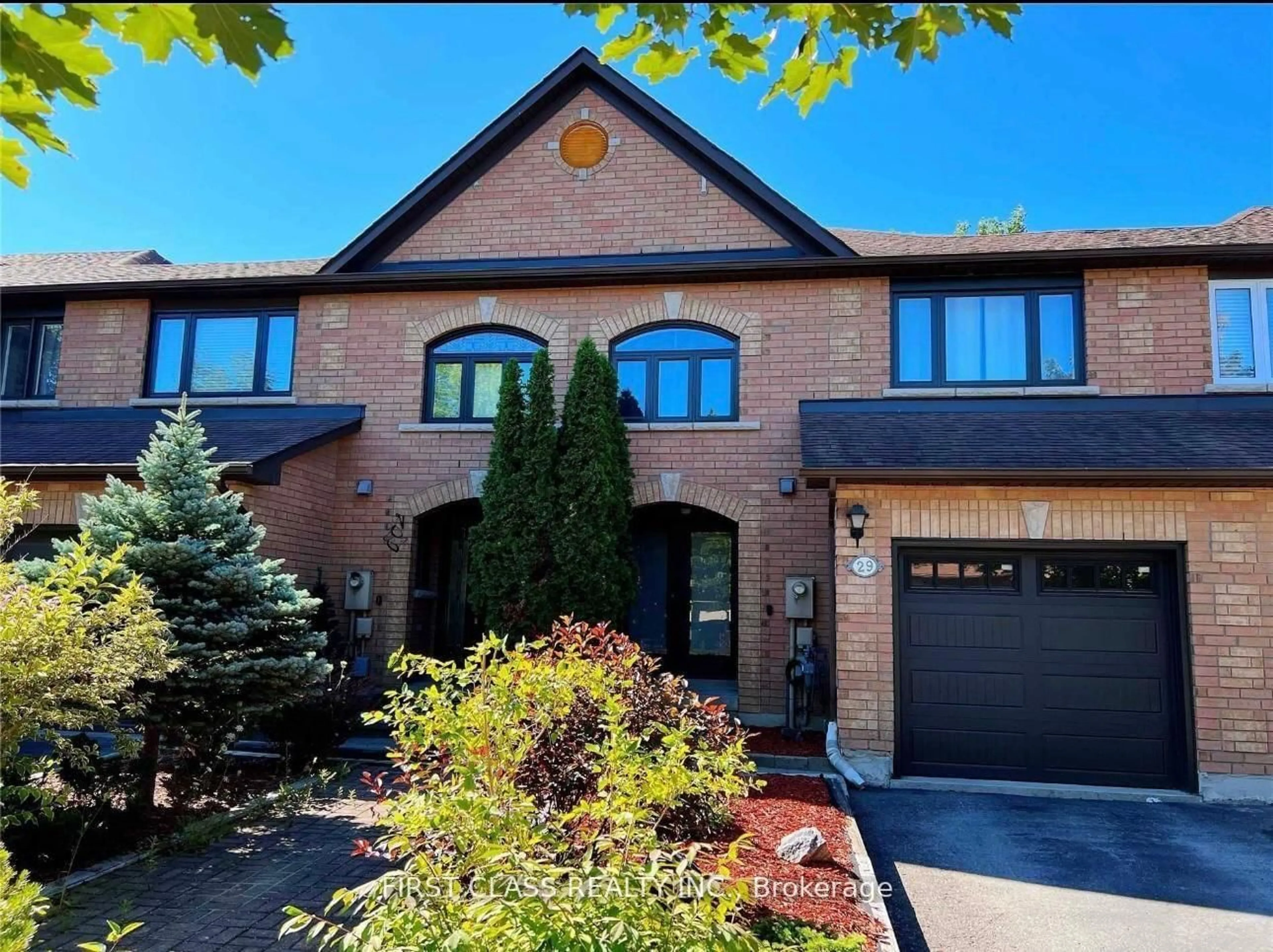 Home with brick exterior material, street for 29 Mistleflower Crt, Richmond Hill Ontario L4E 3T9