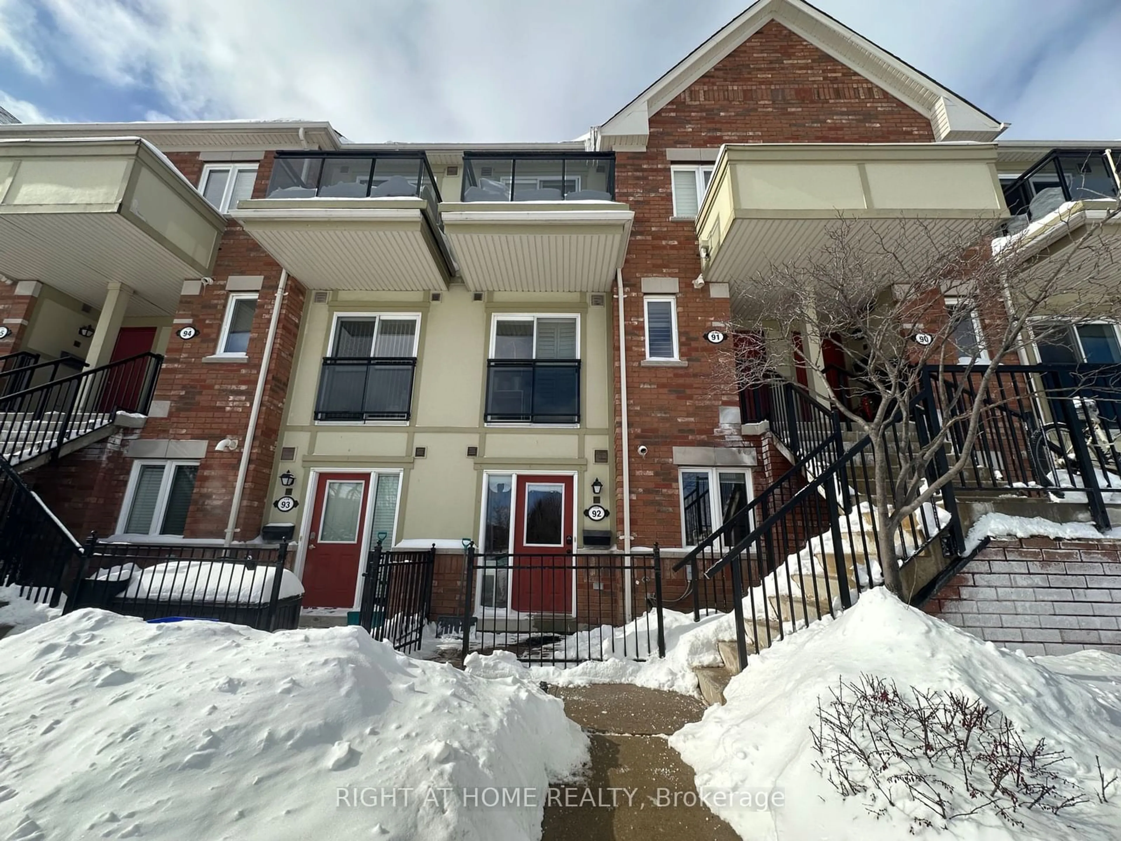 A pic from outside/outdoor area/front of a property/back of a property/a pic from drone, street for 150 Chancery Rd #92, Markham Ontario L6E 0B9