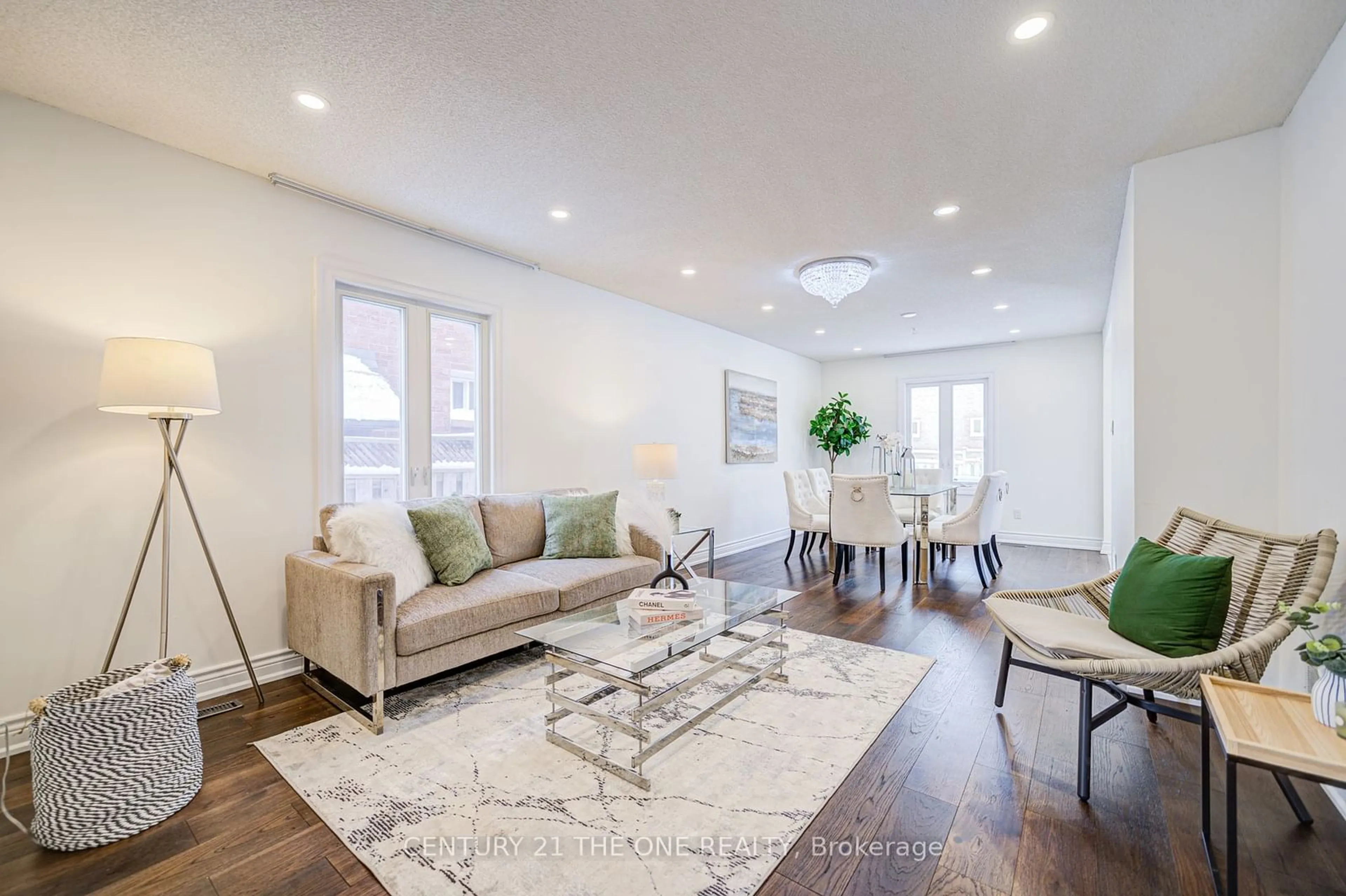 Living room with furniture, unknown for 220 Bernard Ave, Richmond Hill Ontario L4S 1E3