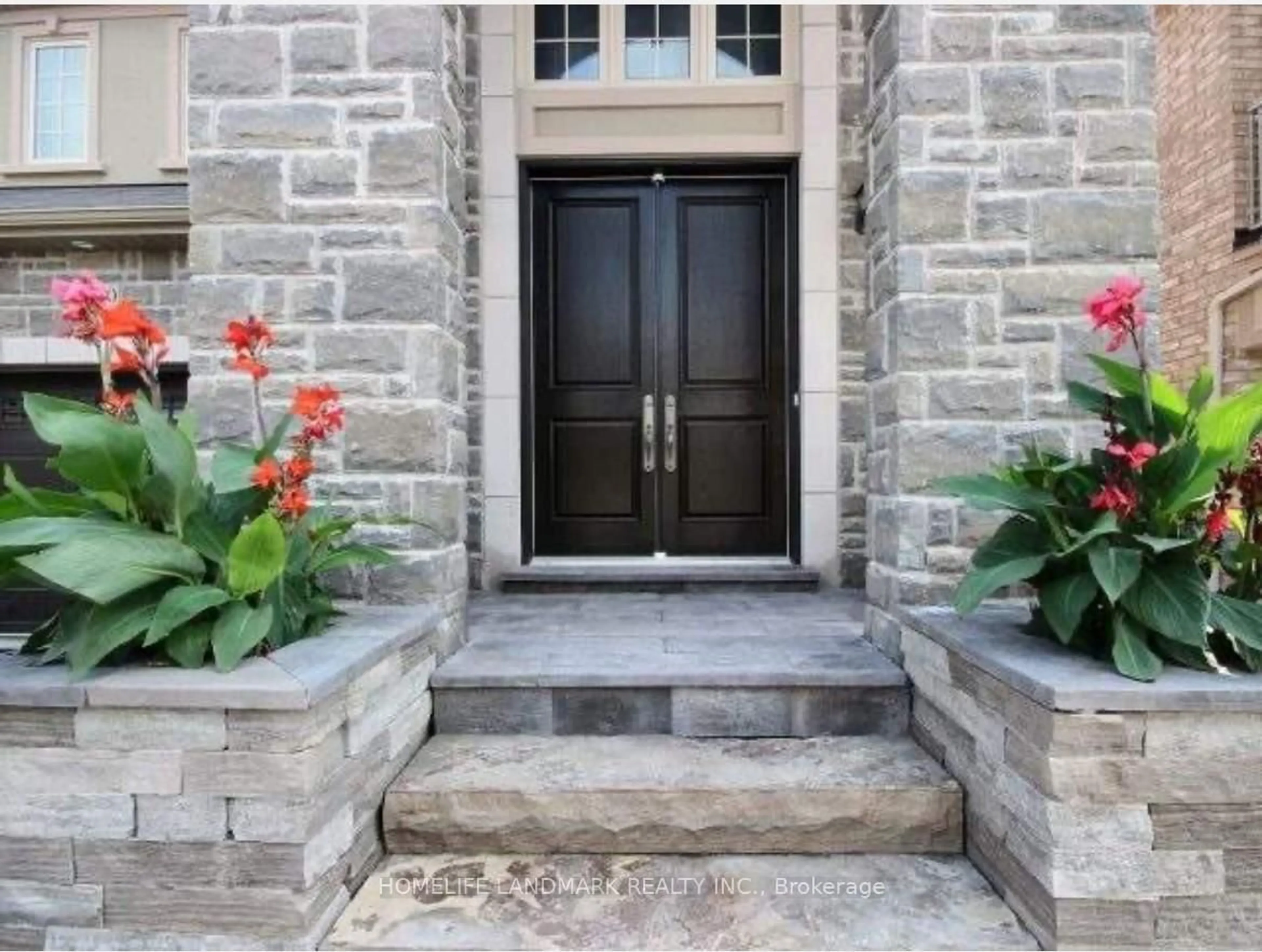 Indoor entryway for 230 Aspenwood Dr, Newmarket Ontario L3X 3K7