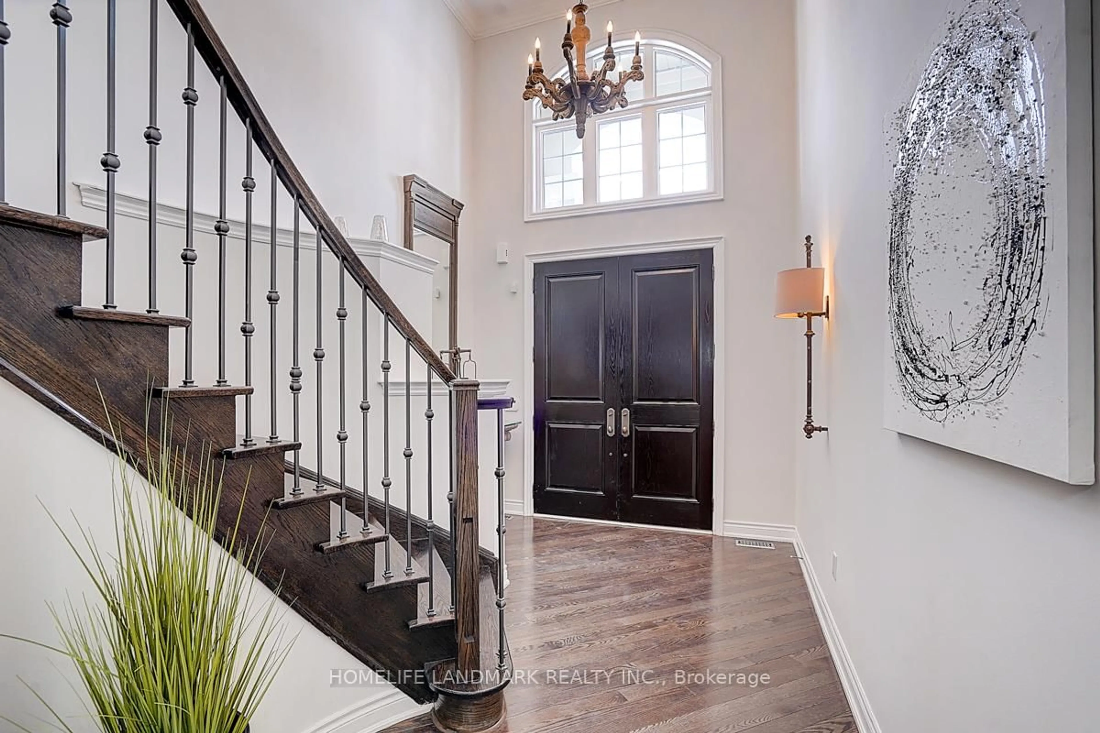 Indoor entryway for 230 Aspenwood Dr, Newmarket Ontario L3X 3K7