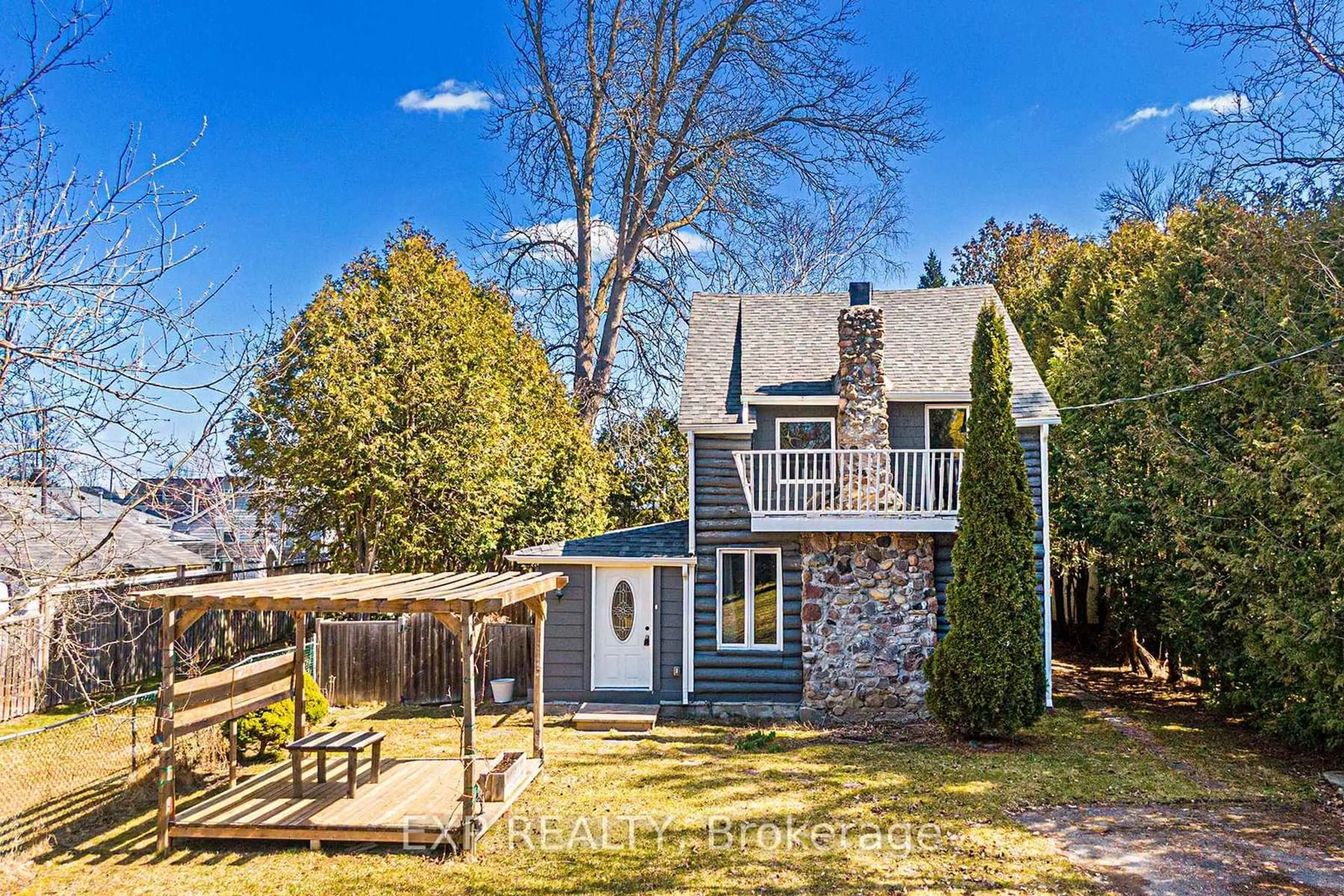 A pic from outside/outdoor area/front of a property/back of a property/a pic from drone, street for 109 Dunkirk Ave, Georgina Ontario L0E 1R0