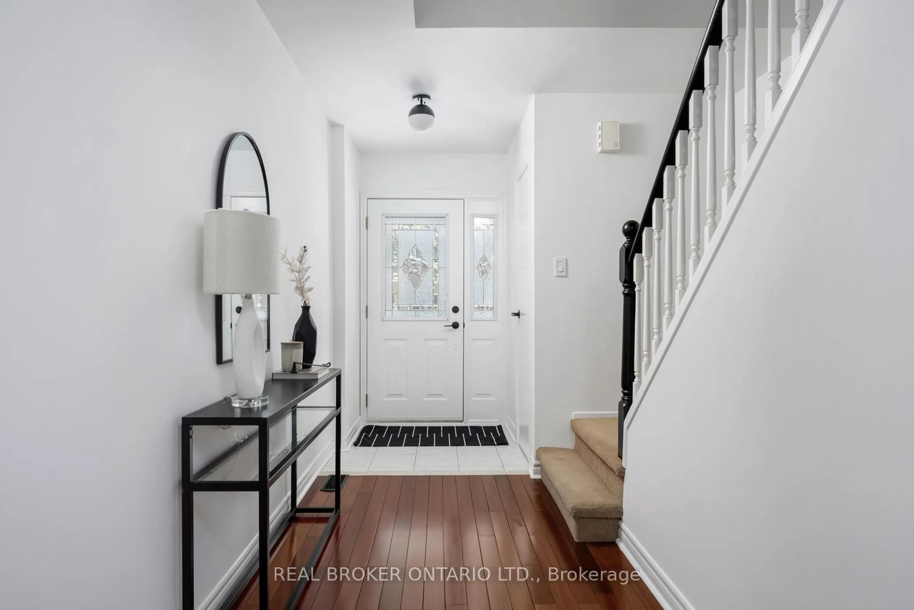 Indoor entryway for 17 Knightsbridge Way, Markham Ontario L3P 3W4