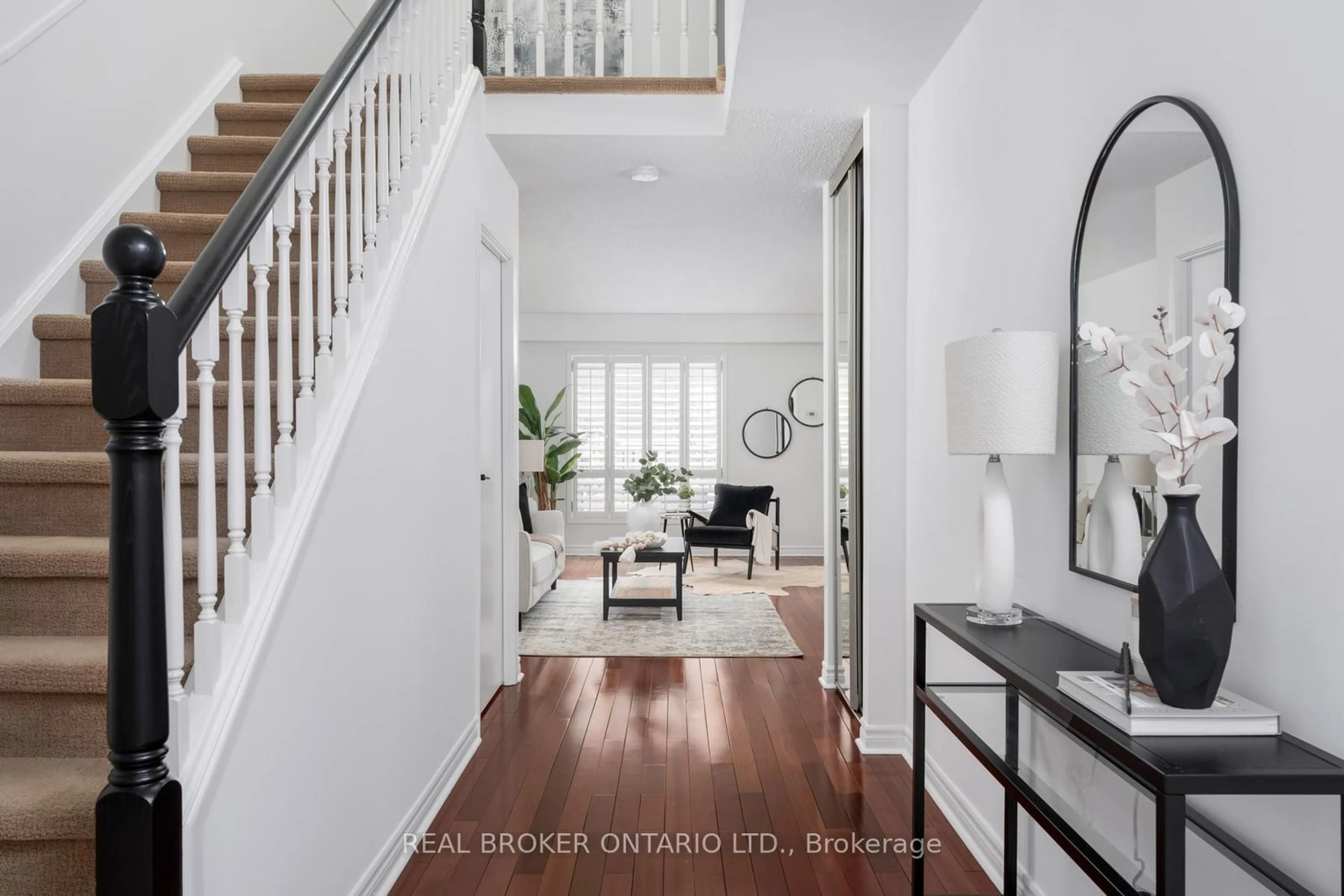 Indoor entryway for 17 Knightsbridge Way, Markham Ontario L3P 3W4