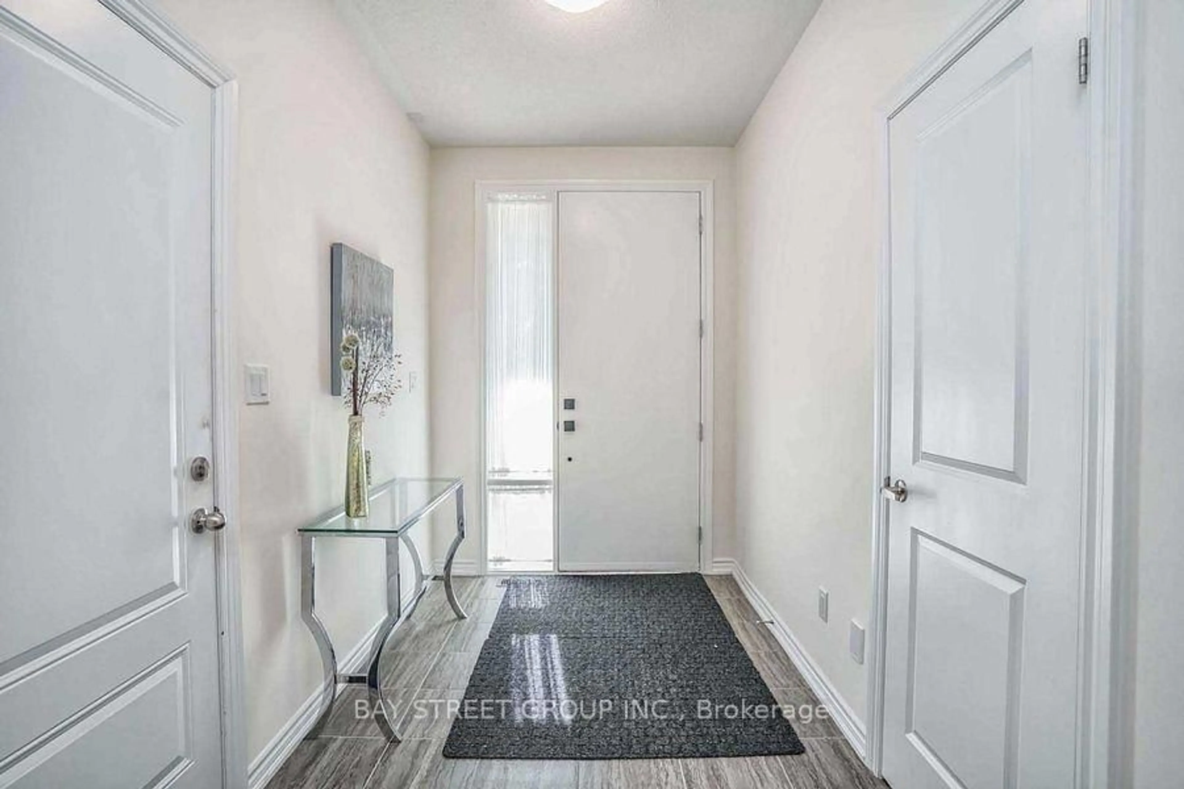 Indoor entryway for 1 Breyworth Rd, Markham Ontario L6C 0Z5