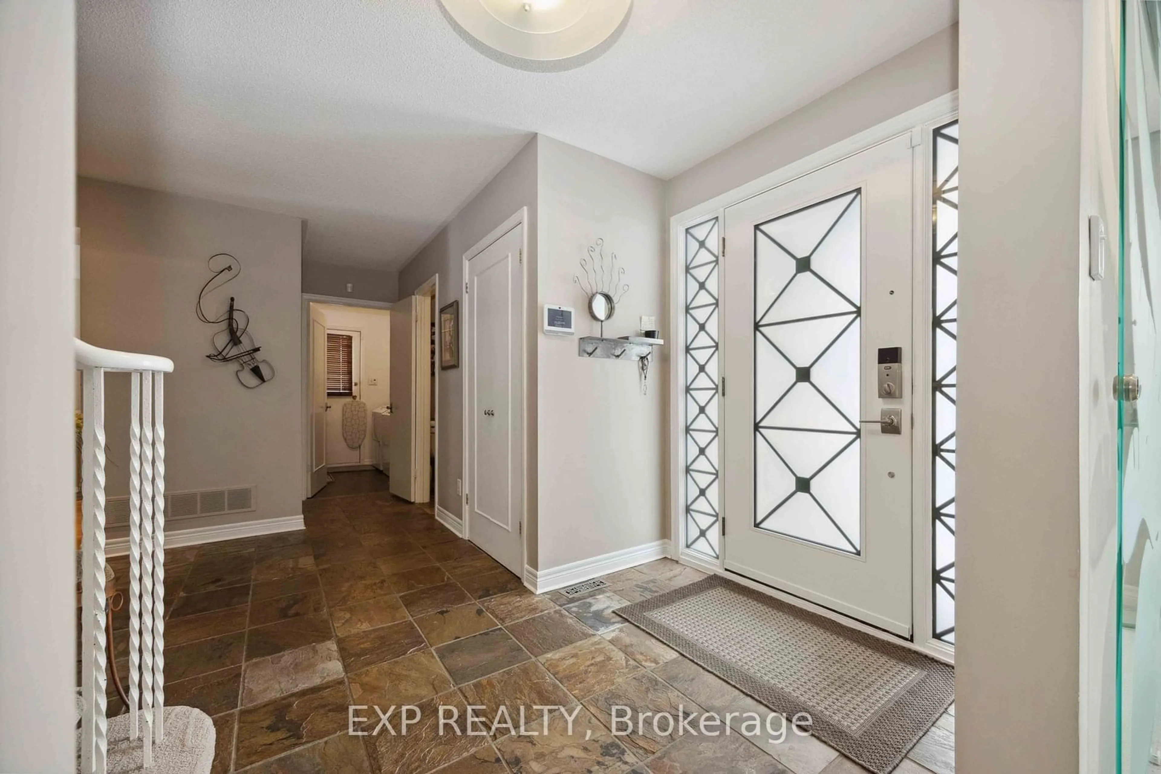 Indoor entryway for 24 German Mills Rd, Markham Ontario L3T 4H5