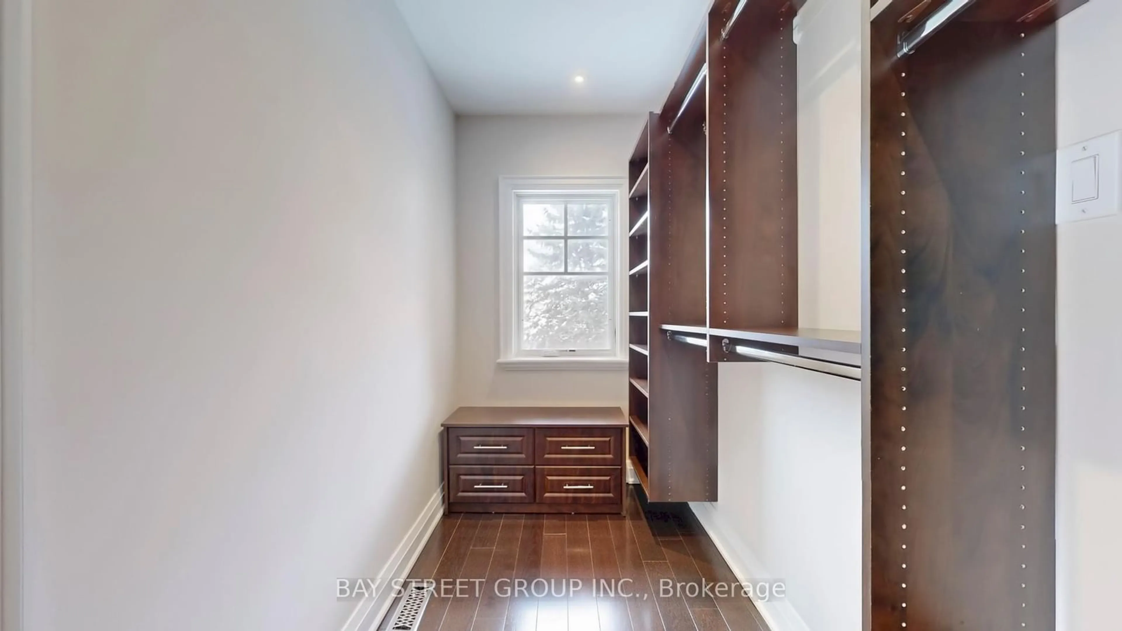 Storage room or clothes room or walk-in closet for 25 Brookshill Cres, Richmond Hill Ontario L4B 3J2