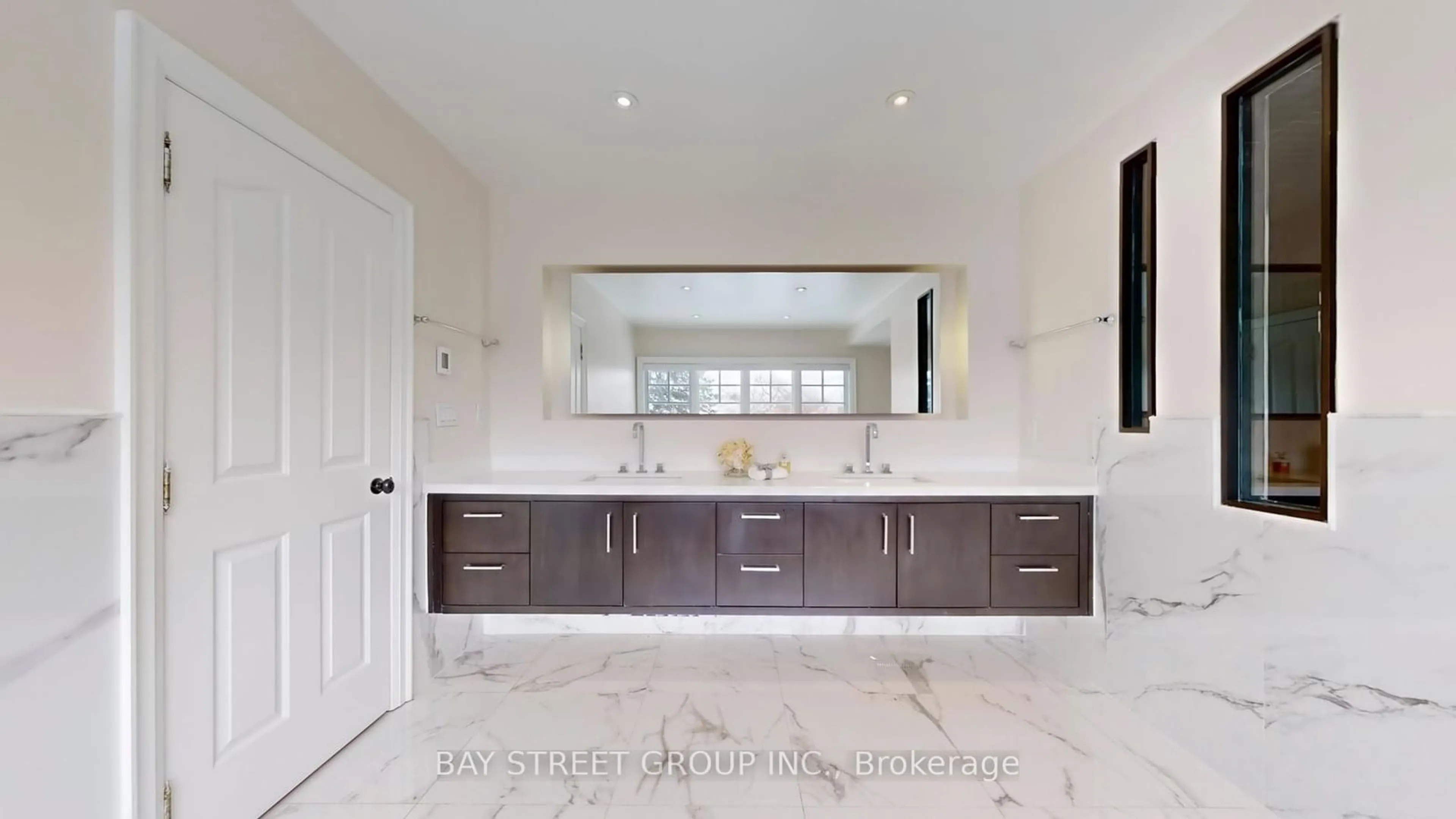 Contemporary bathroom, ceramic/tile floor for 25 Brookshill Cres, Richmond Hill Ontario L4B 3J2