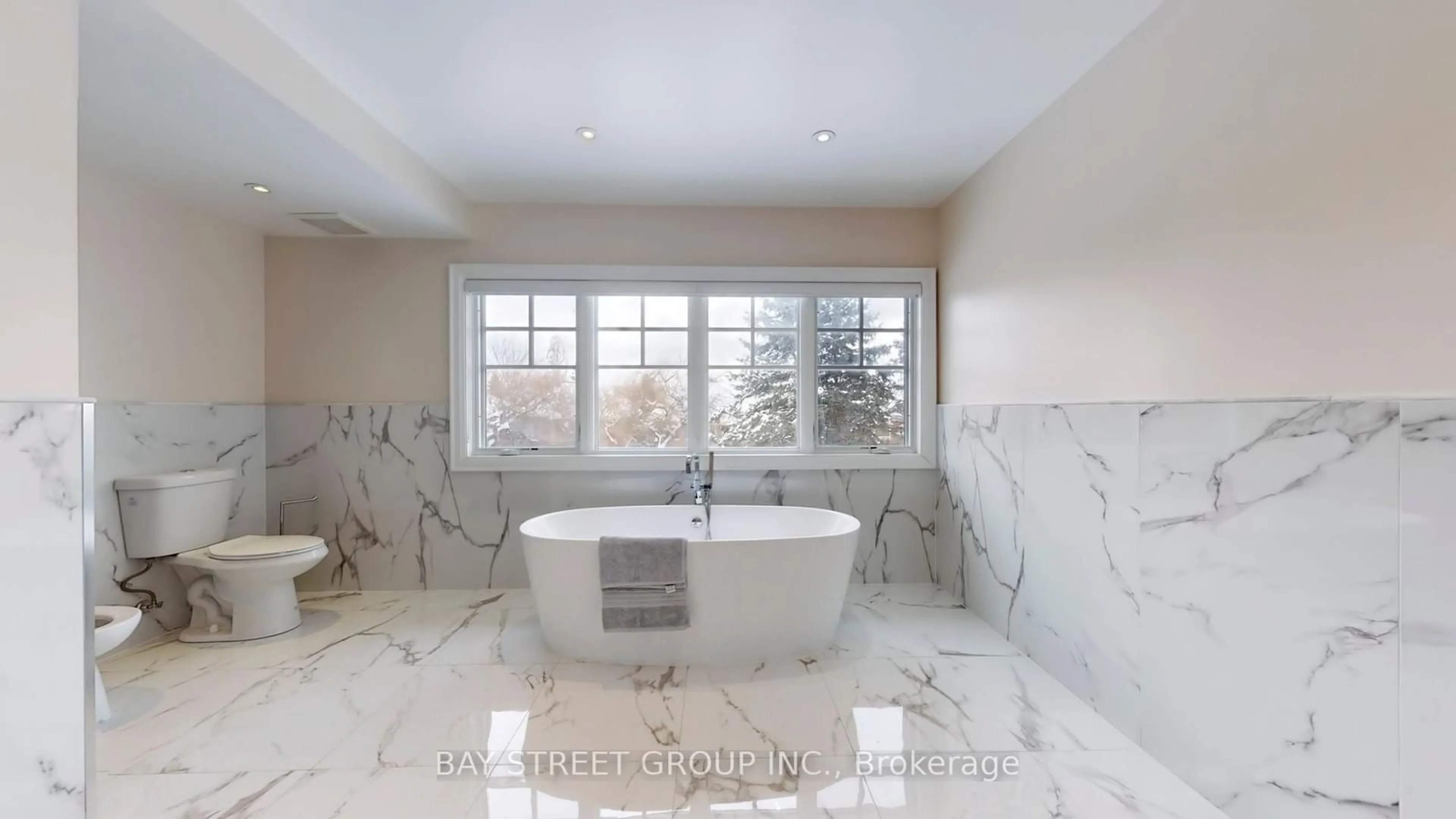 Contemporary bathroom, ceramic/tile floor for 25 Brookshill Cres, Richmond Hill Ontario L4B 3J2