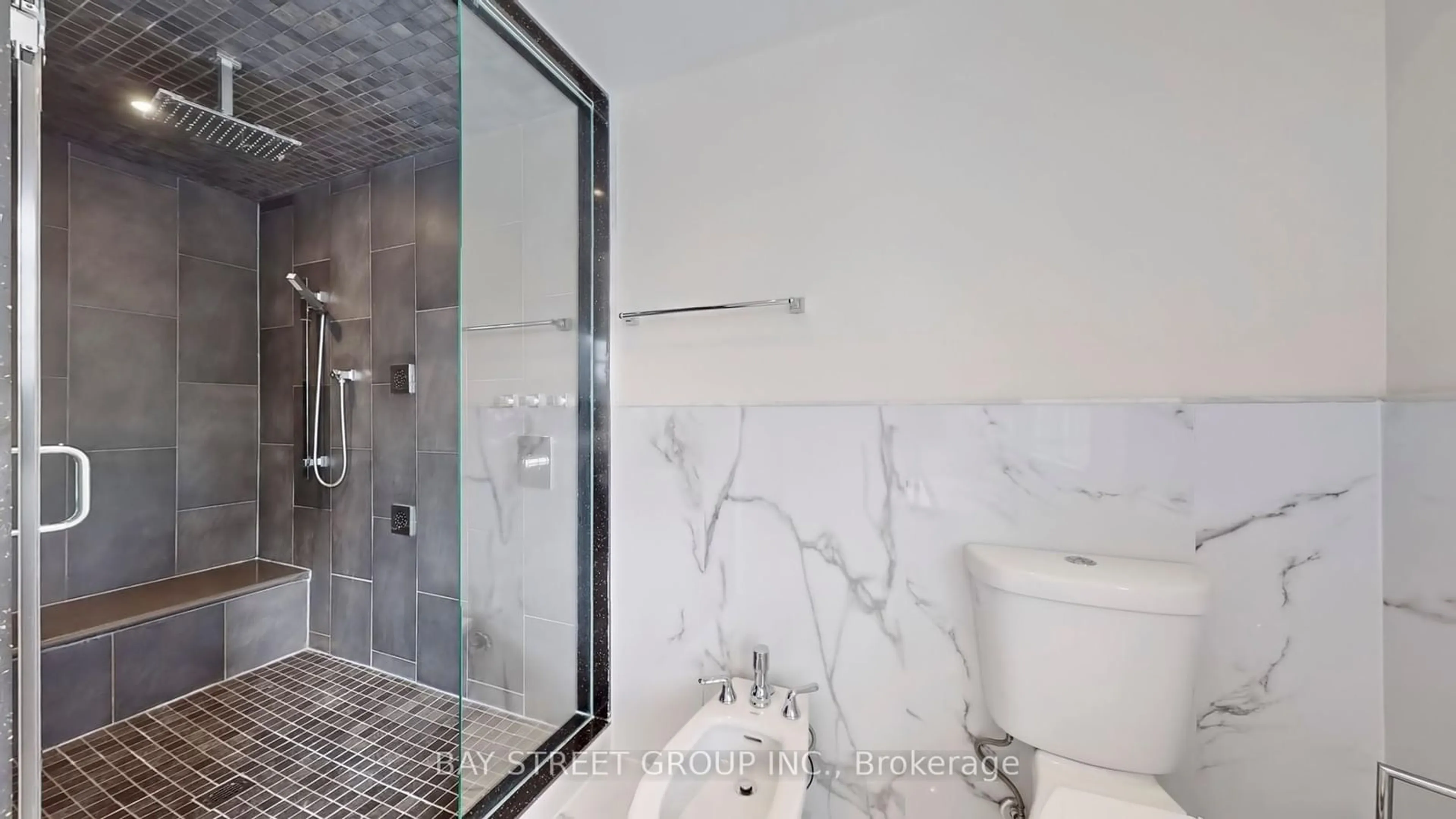 Contemporary bathroom, ceramic/tile floor for 25 Brookshill Cres, Richmond Hill Ontario L4B 3J2