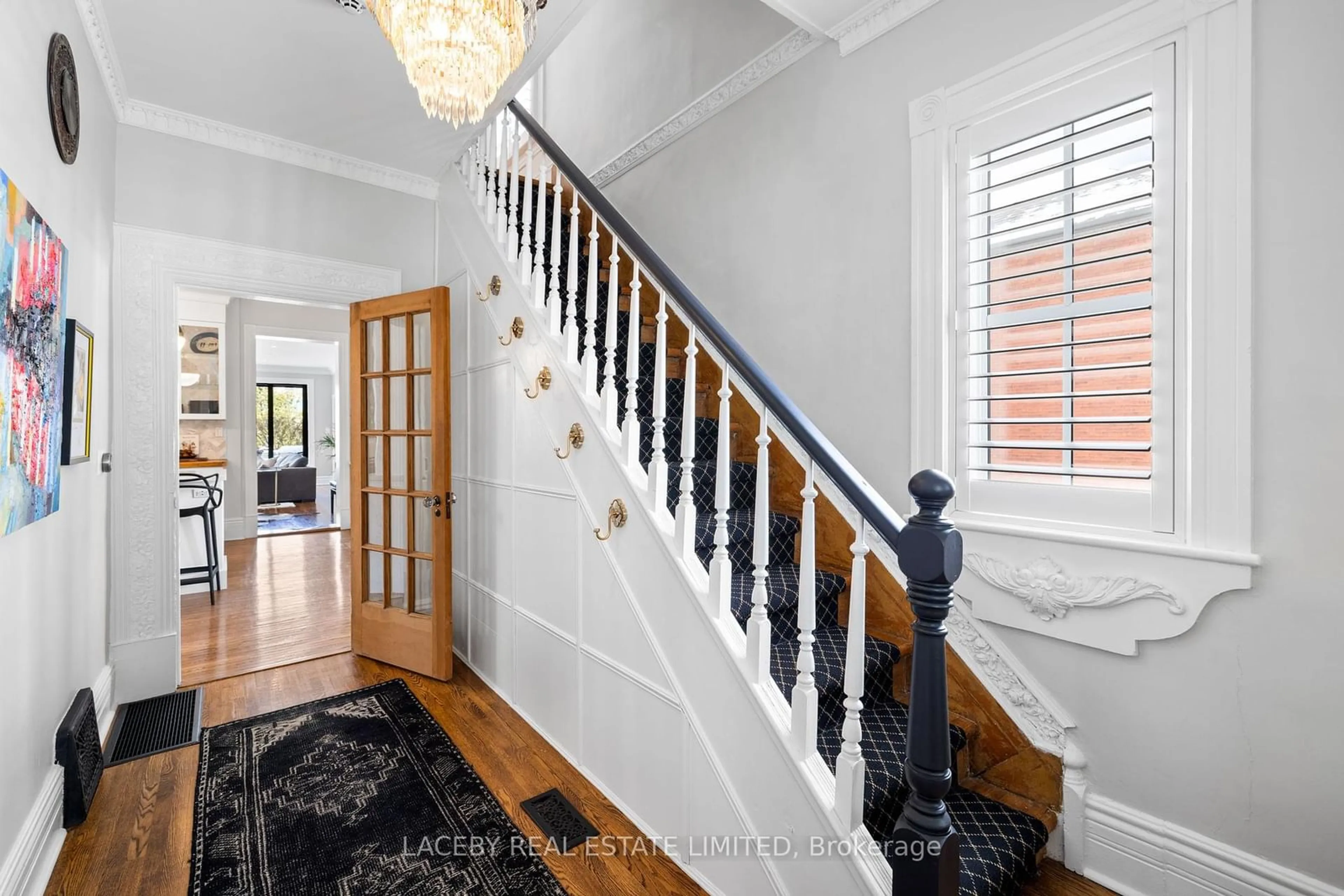 Indoor foyer for 62 Tyler St, Aurora Ontario L4G 2N2