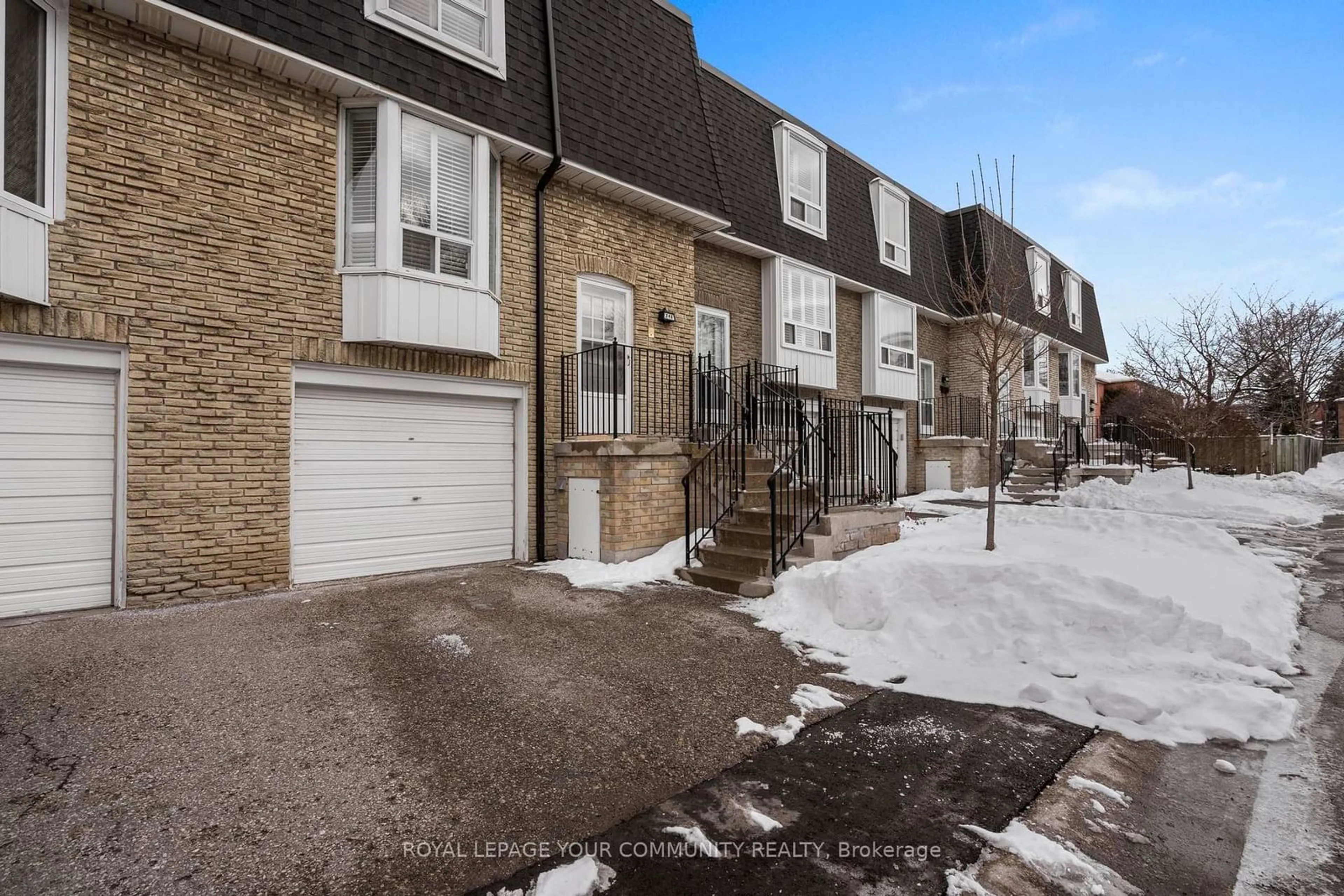 A pic from outside/outdoor area/front of a property/back of a property/a pic from drone, street for 248 Royal Orchard Blvd, Markham Ontario L3T 3E7