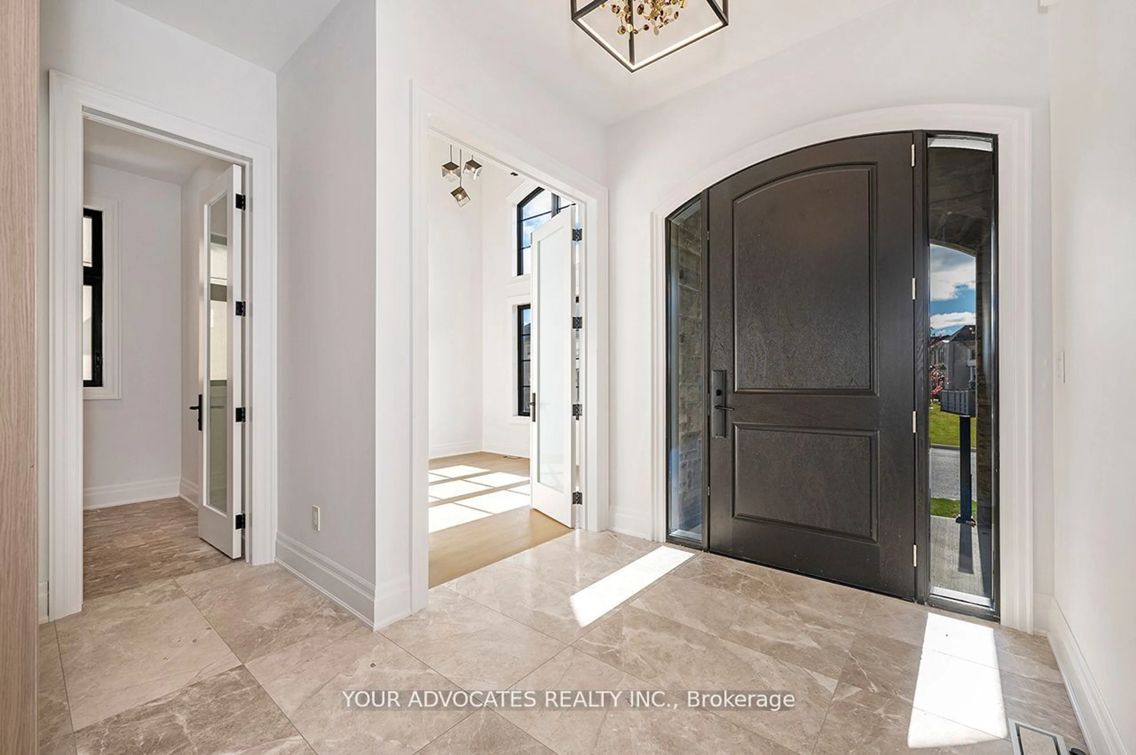 Indoor entryway for 84 Lady Jessica Dr, Vaughan Ontario L6A 4T9