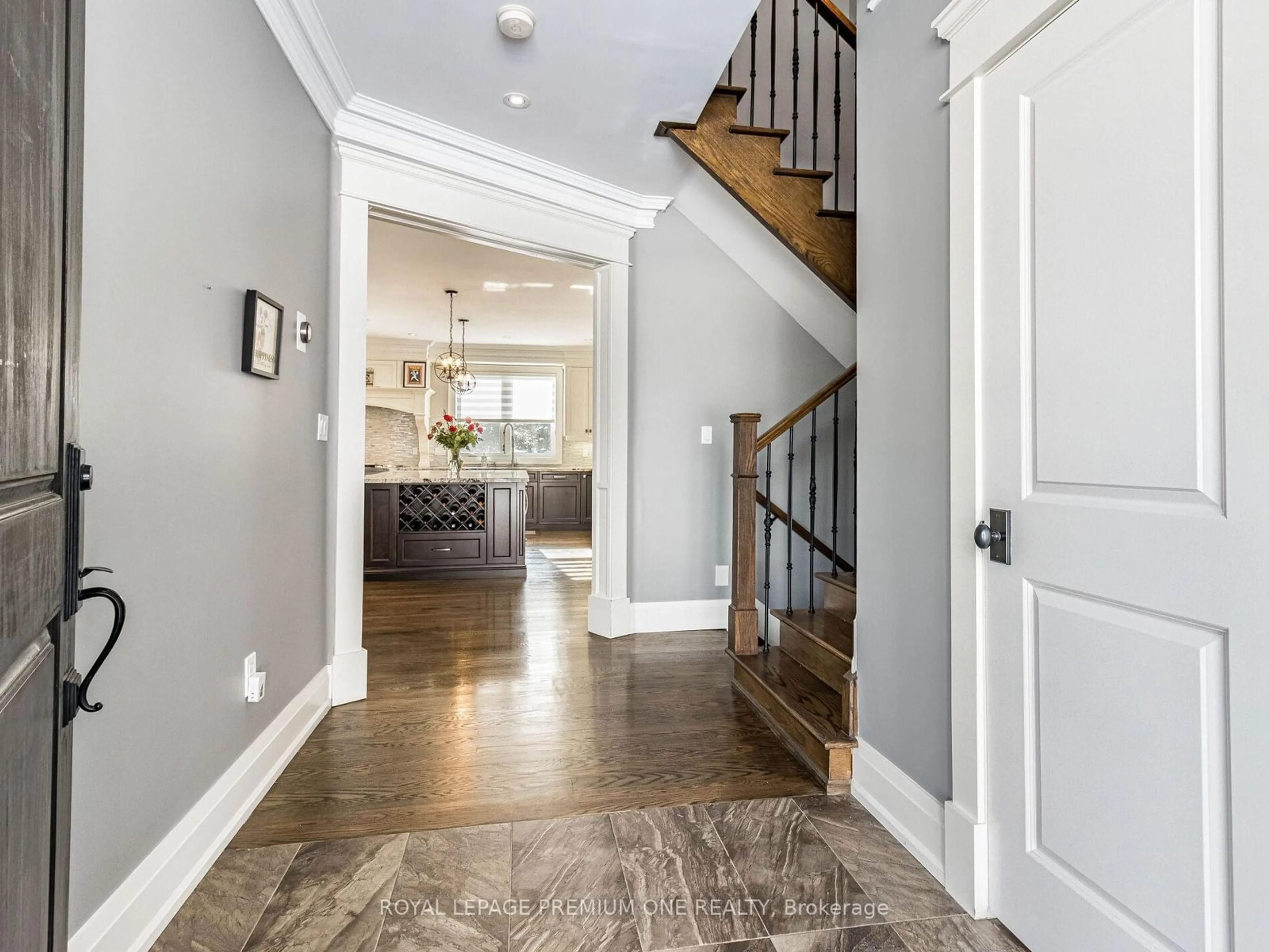 Indoor entryway for 119 Dennison St, King Ontario L7B 1B8