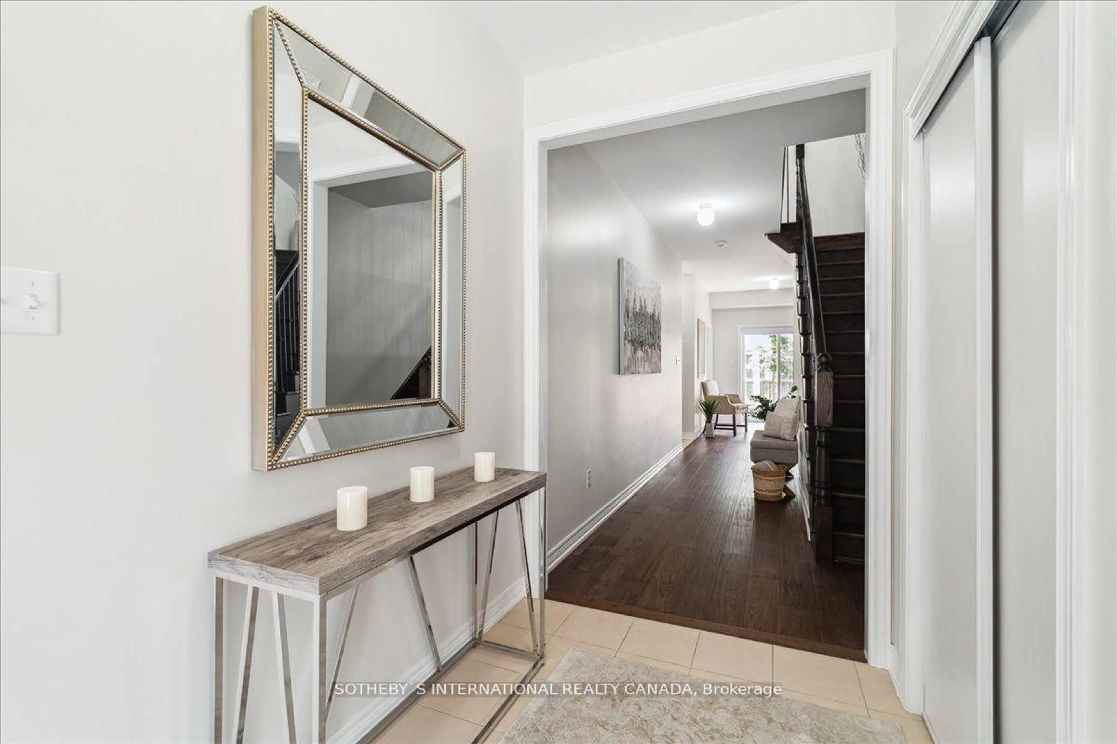 Indoor entryway for 12 Deep River Lane, Richmond Hill Ontario L4C 5S4