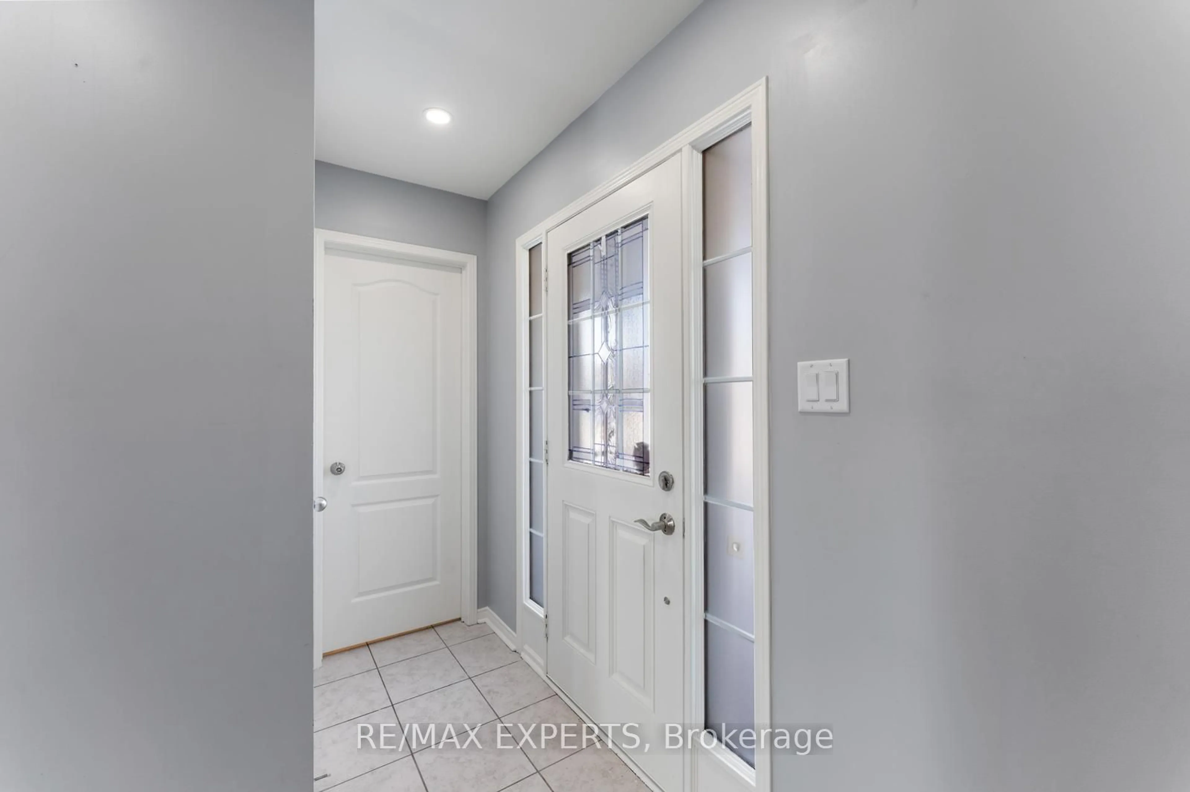 Indoor entryway for 91 Cousteau Dr, Bradford West Gwillimbury Ontario L3Z 0H8