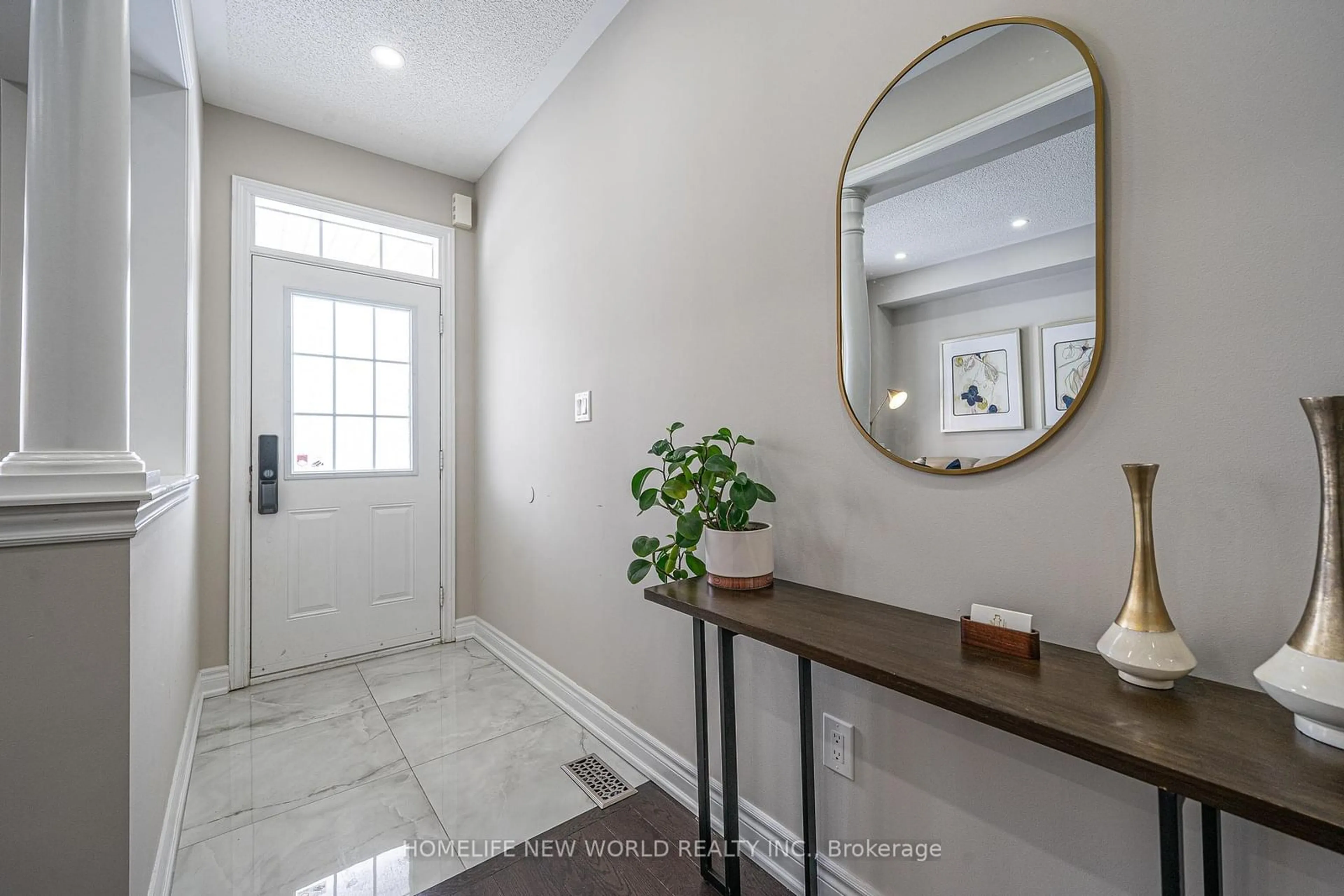 Indoor entryway for 20 Begonia St, Markham Ontario L6E 0N3