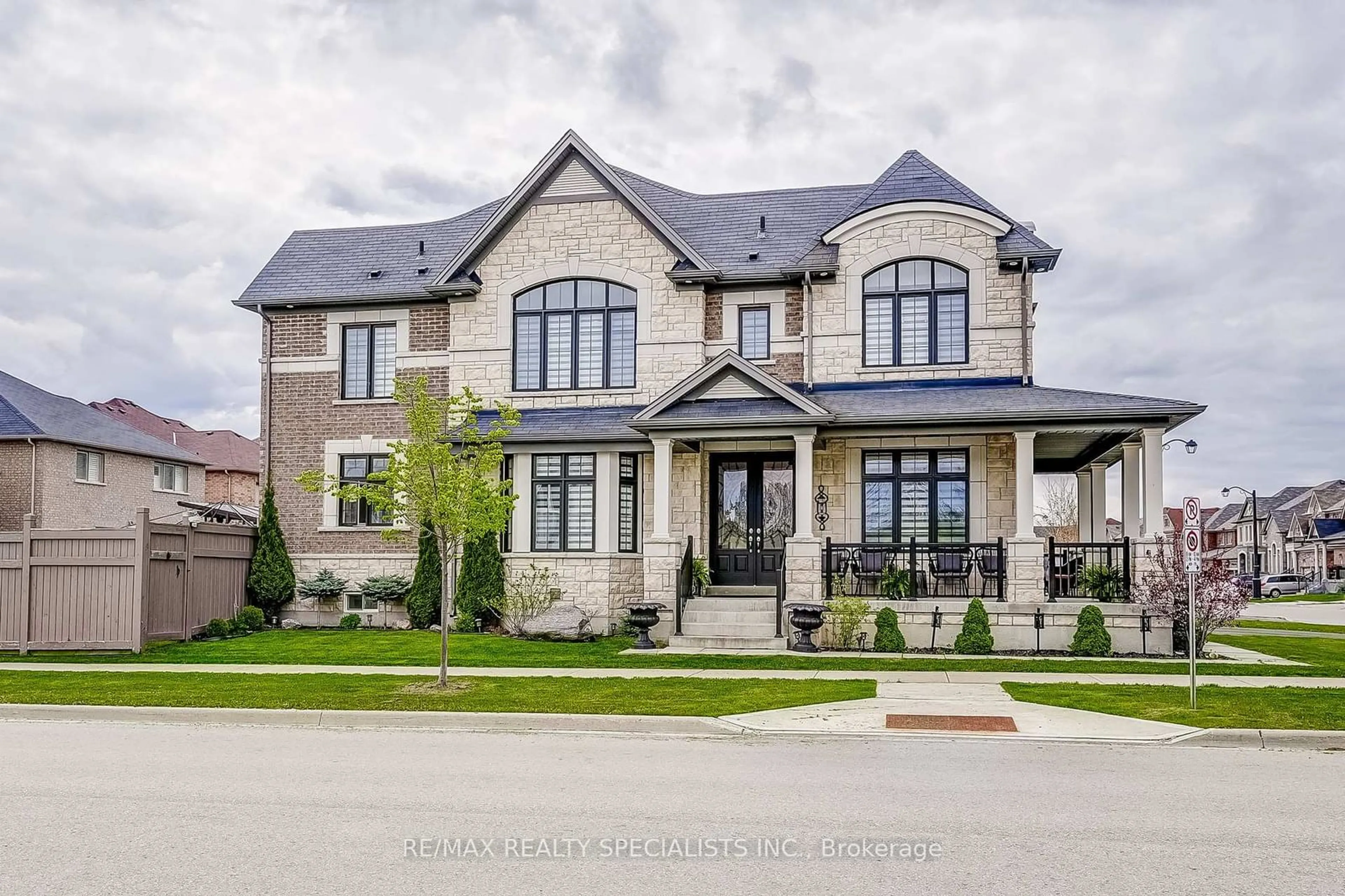 Home with brick exterior material, street for 119 Belfry Dr, Bradford West Gwillimbury Ontario L3Z 0V6