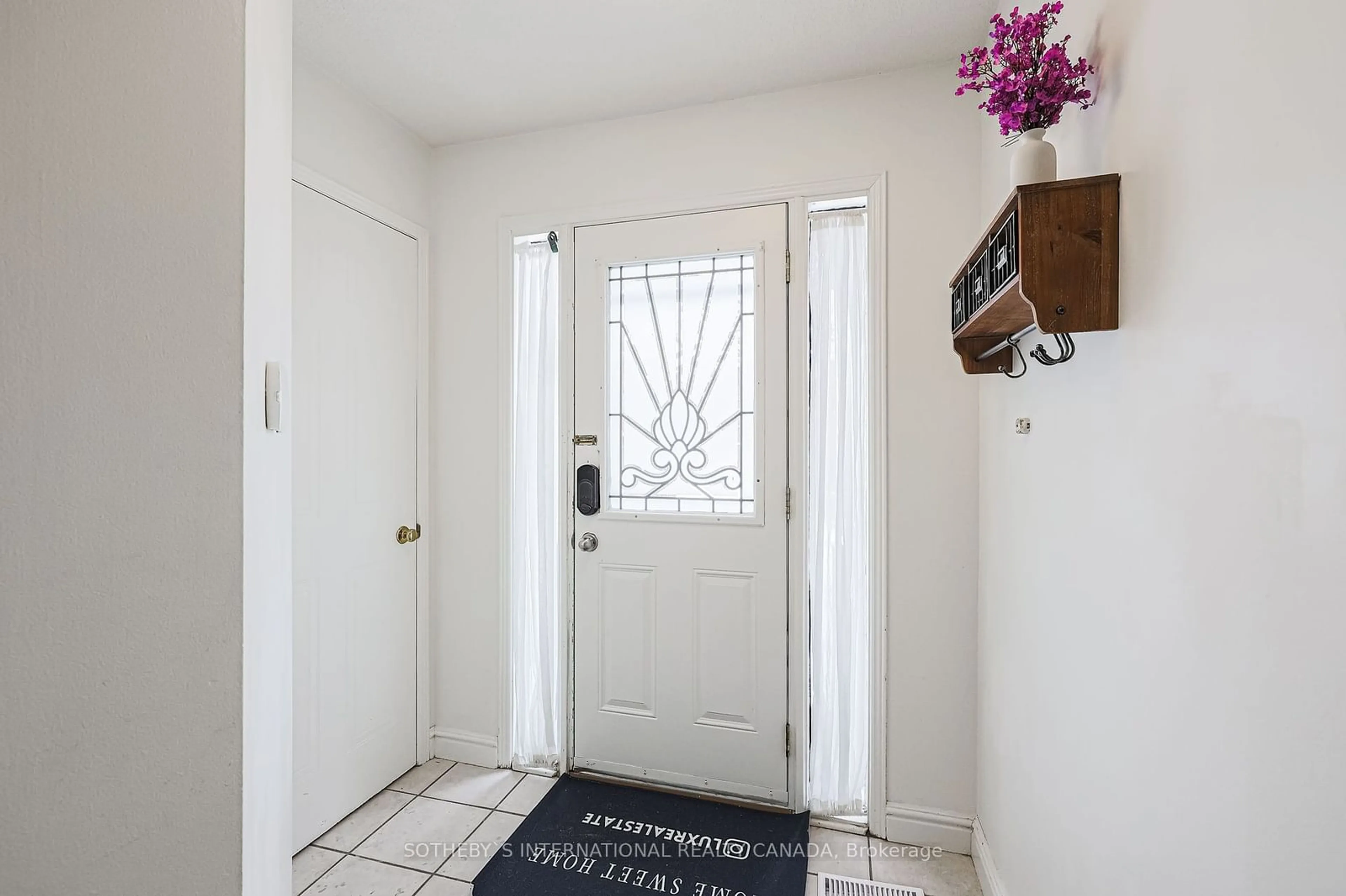 Indoor entryway for 22 Beaumont Pl ##62, Vaughan Ontario L4J 4X2