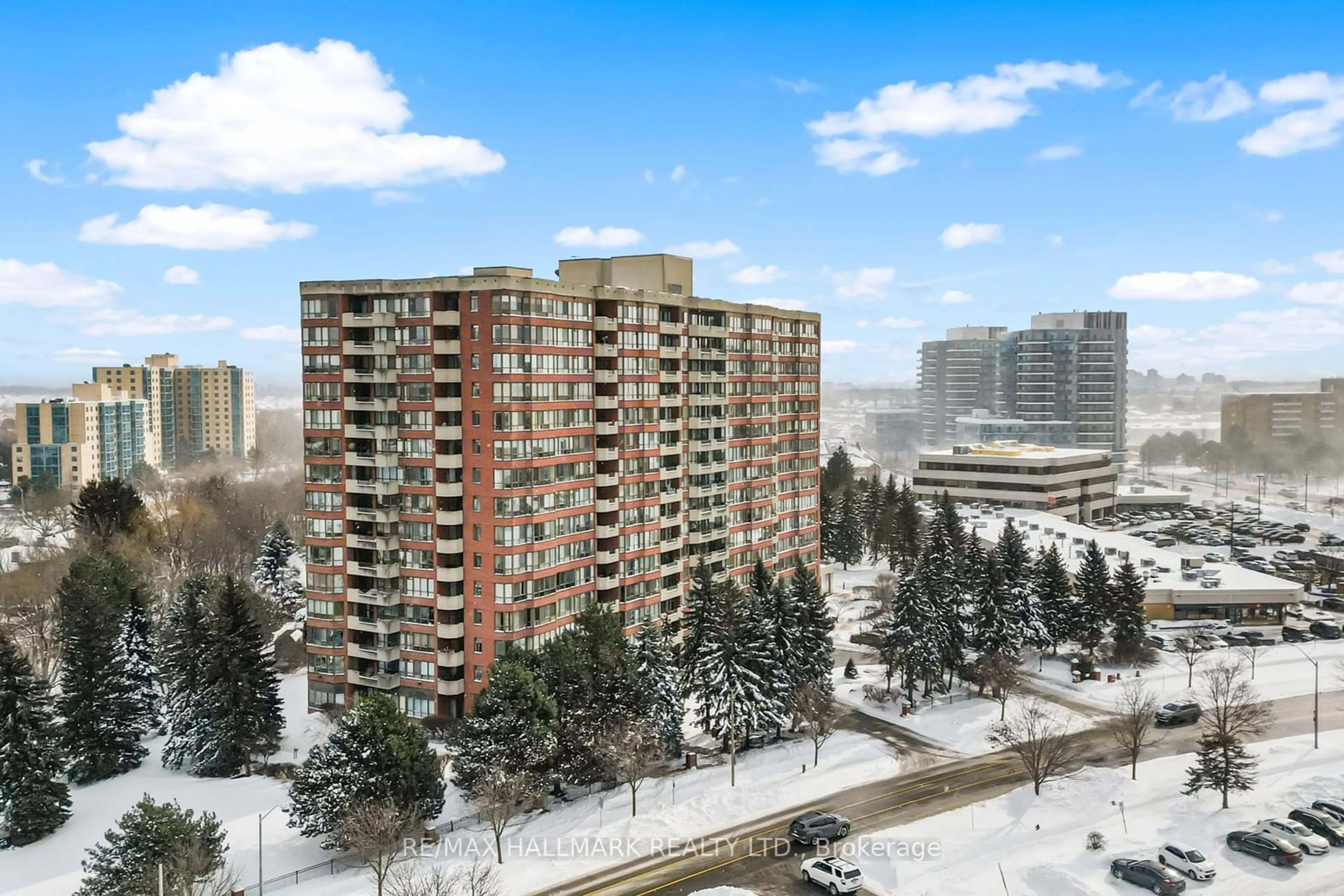 A pic from outside/outdoor area/front of a property/back of a property/a pic from drone, city buildings view from balcony for 33 Weldrick Rd #903, Richmond Hill Ontario L4C 8W4