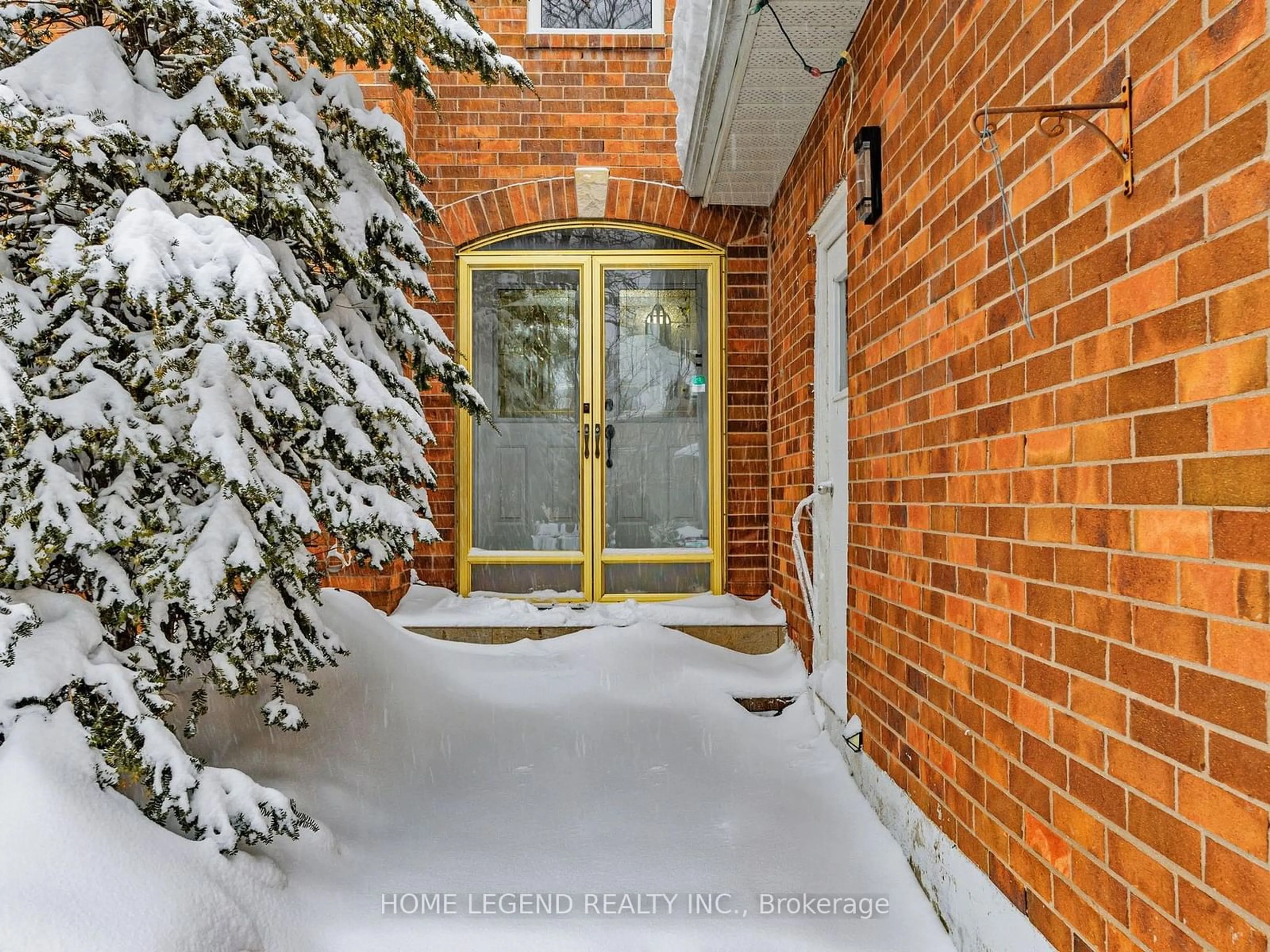 Indoor entryway for 38 Lancashire Rd, Markham Ontario L3R 8K1