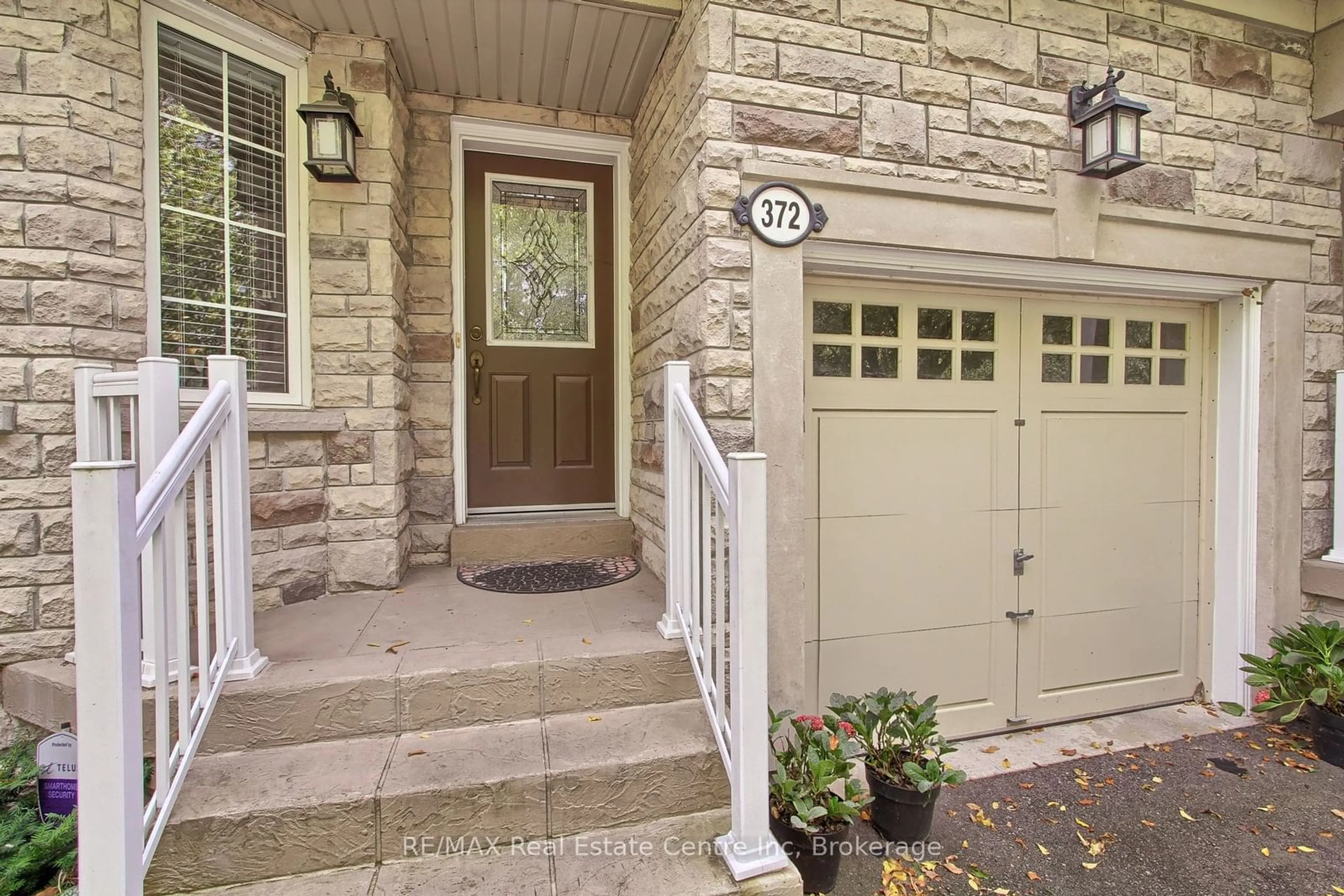 Indoor entryway for 372 Terry Carter Cres #36, Newmarket Ontario L3Y 9G1