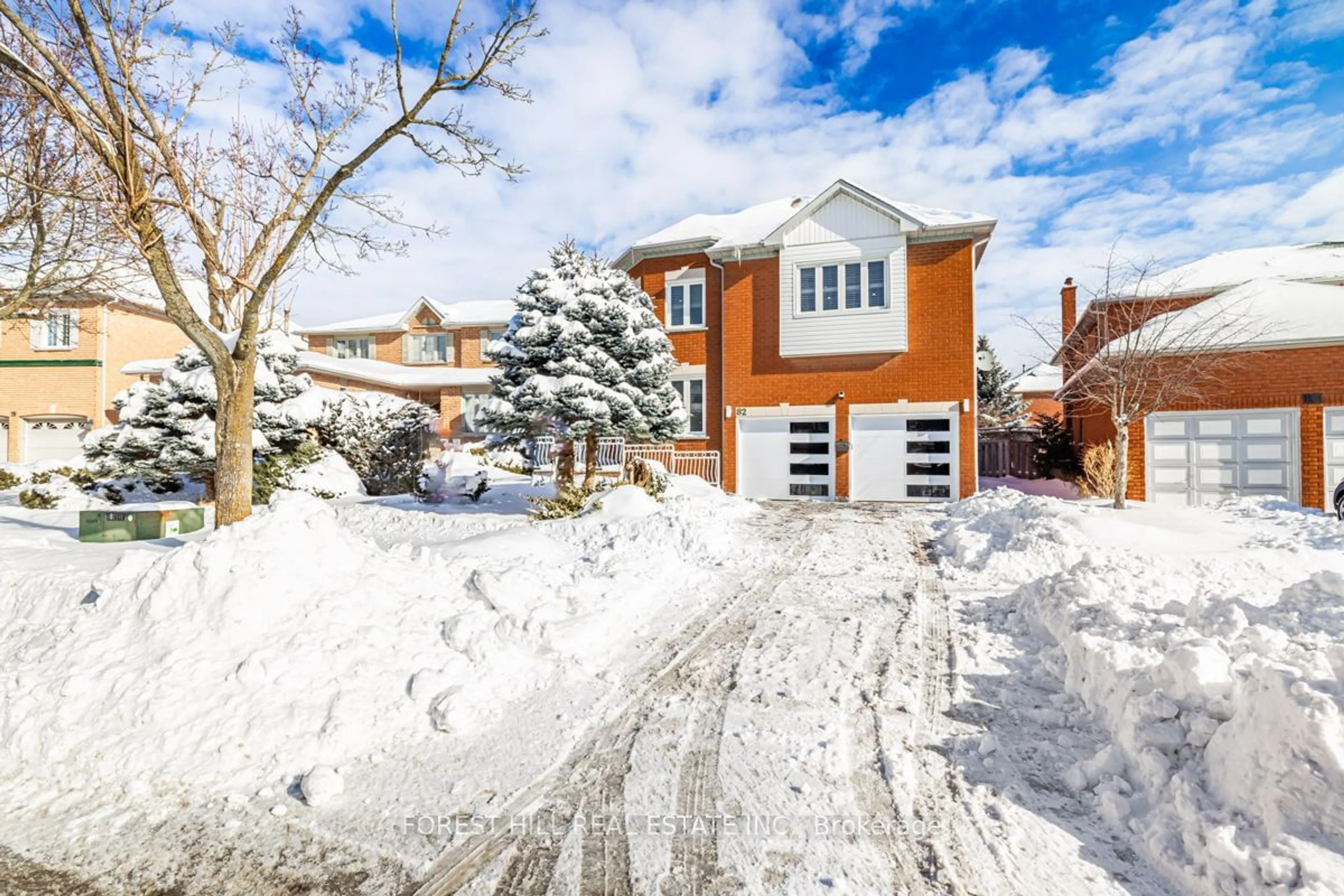 Home with brick exterior material, street for 82 Devonsleigh Blvd, Richmond Hill Ontario L4S 1H2