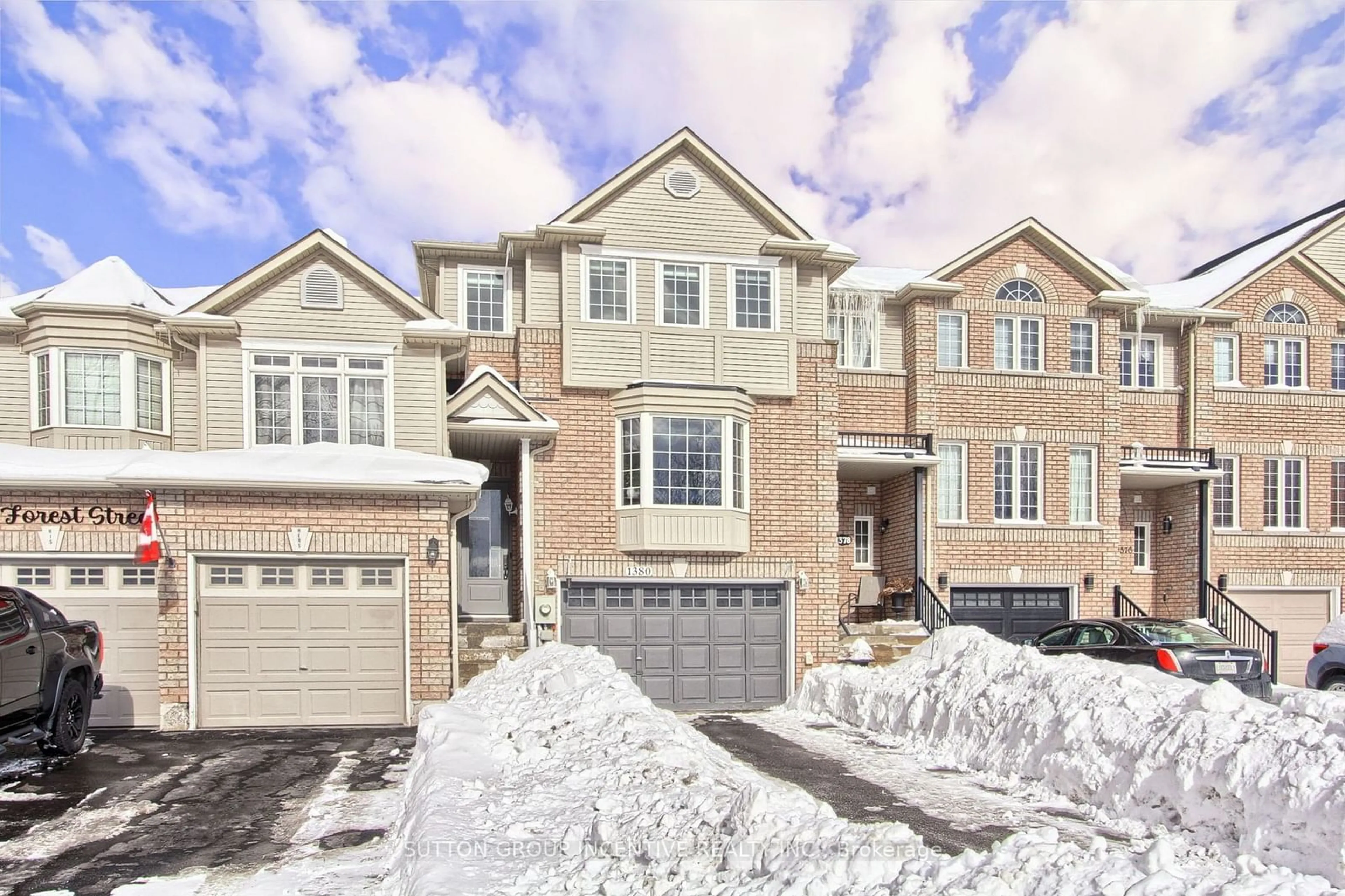 Home with brick exterior material, street for 1380 Forest St, Innisfil Ontario L9S 4Y4