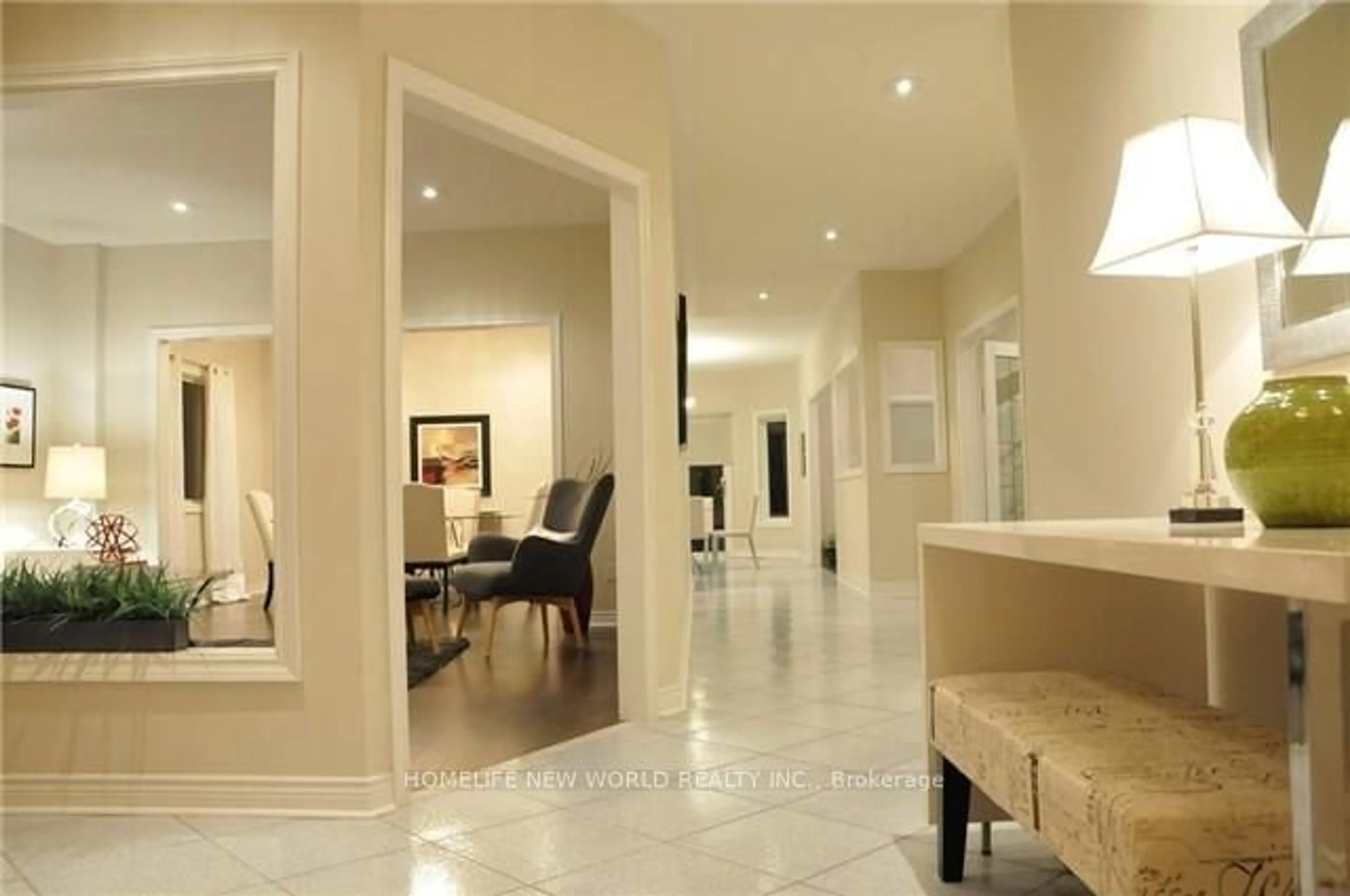 Indoor foyer for 99 Clarendon Dr, Richmond Hill Ontario L4B 3W5