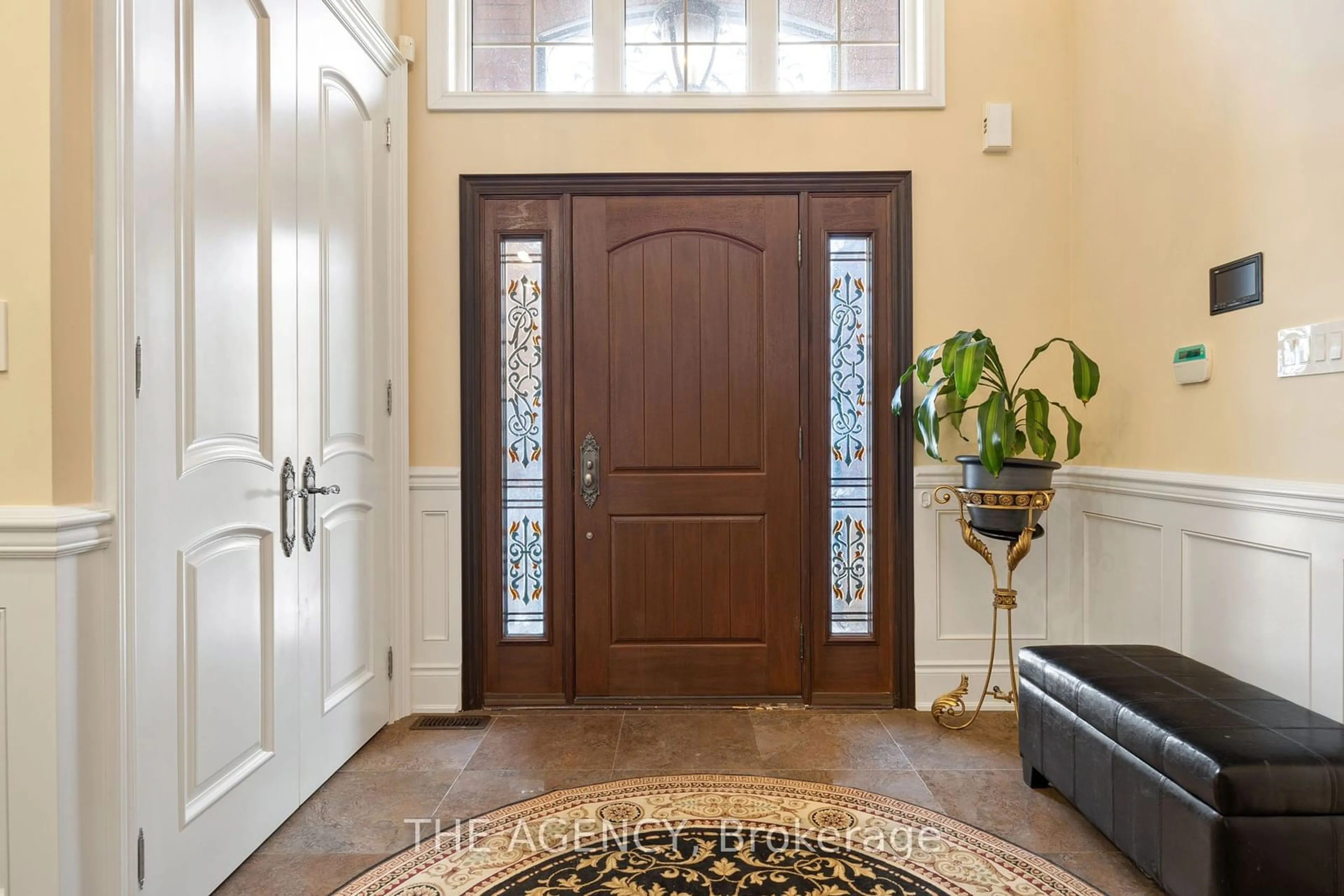 Indoor entryway for 20 Shalom Aleichem Crt, Vaughan Ontario L4J 0E5