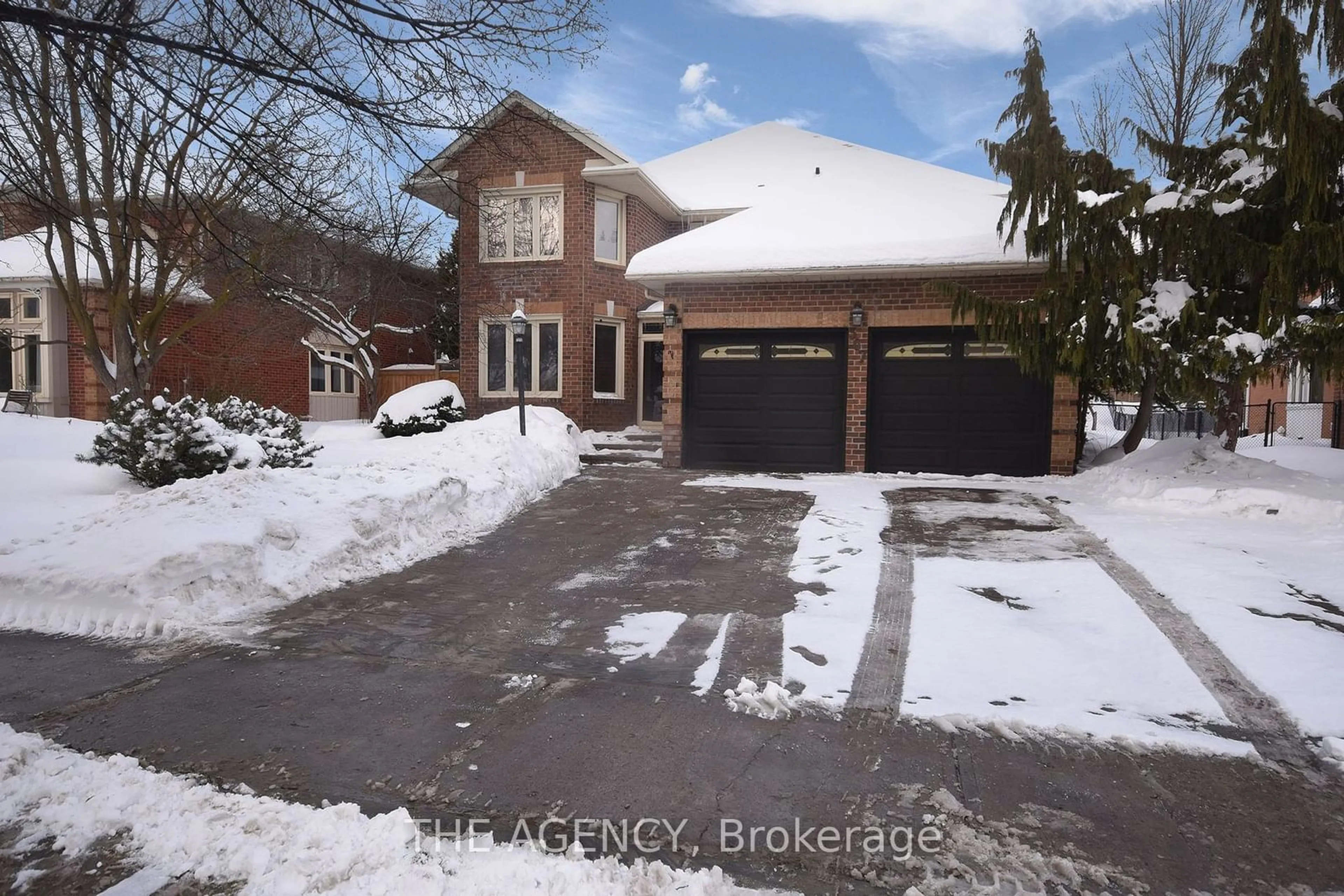 Unknown for 367 Fairway Gdns, Newmarket Ontario L3X 1B4