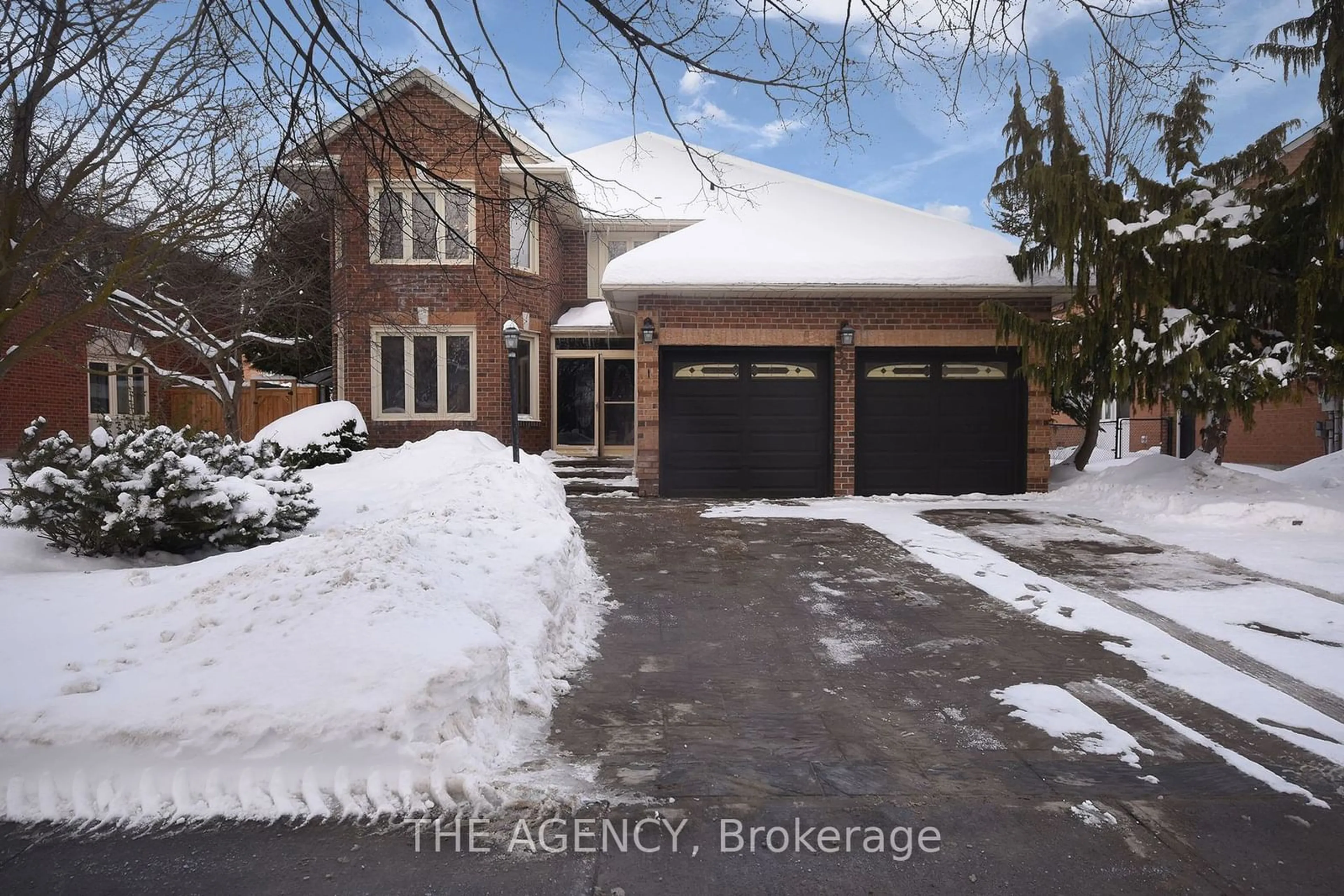 Unknown for 367 Fairway Gdns, Newmarket Ontario L3X 1B4