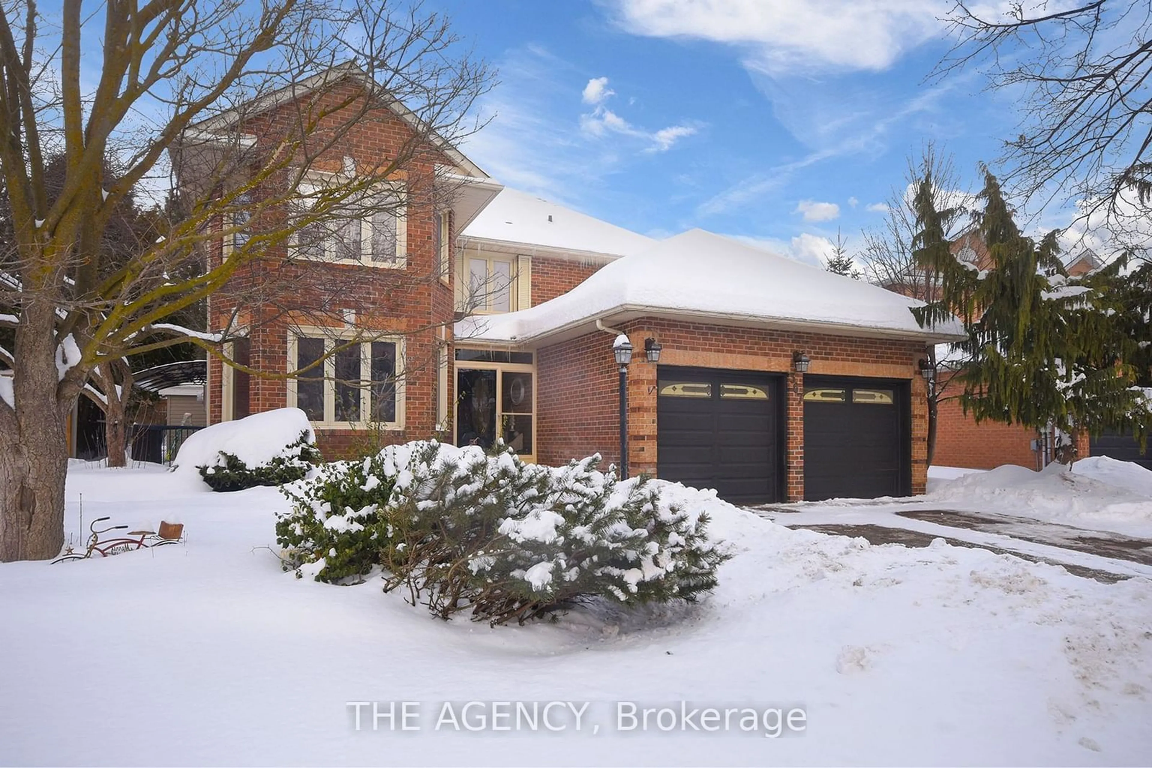 Home with brick exterior material, street for 367 Fairway Gdns, Newmarket Ontario L3X 1B4