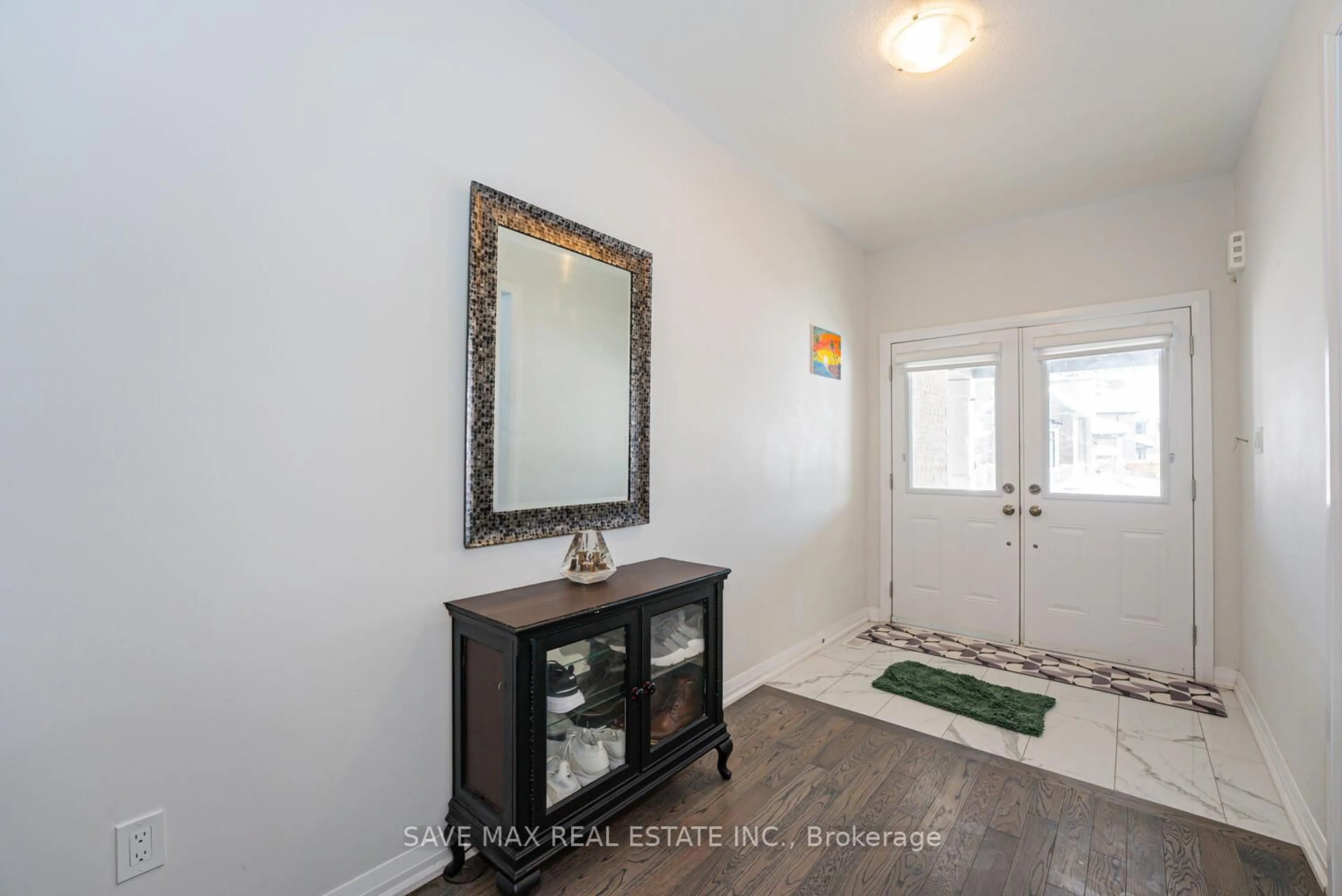 Indoor entryway for 1593 Stovell Cres, Innisfil Ontario L0L 1W0