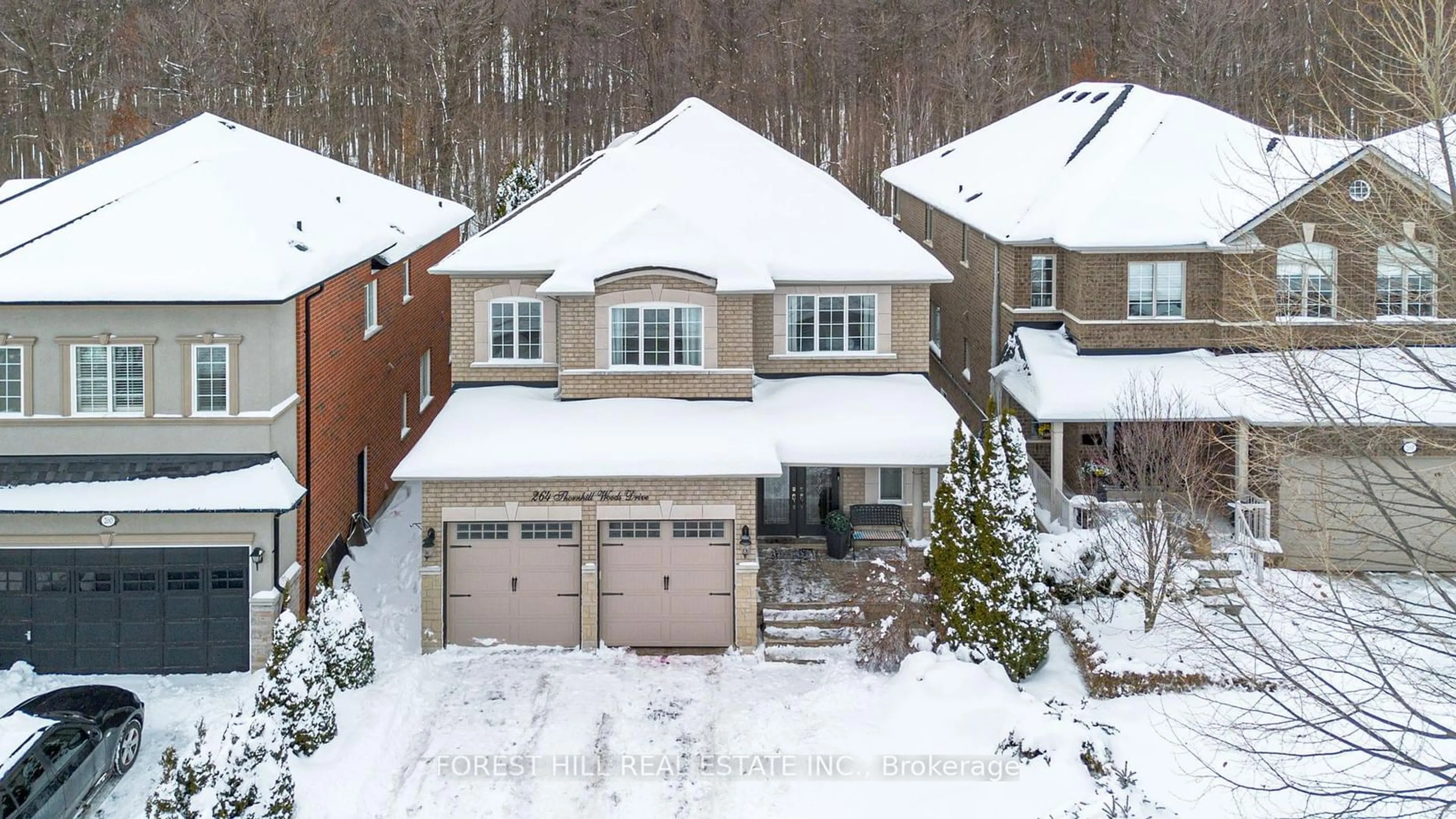 A pic from outside/outdoor area/front of a property/back of a property/a pic from drone, street for 264 Thornhill Woods Dr, Vaughan Ontario L4J 8Y5