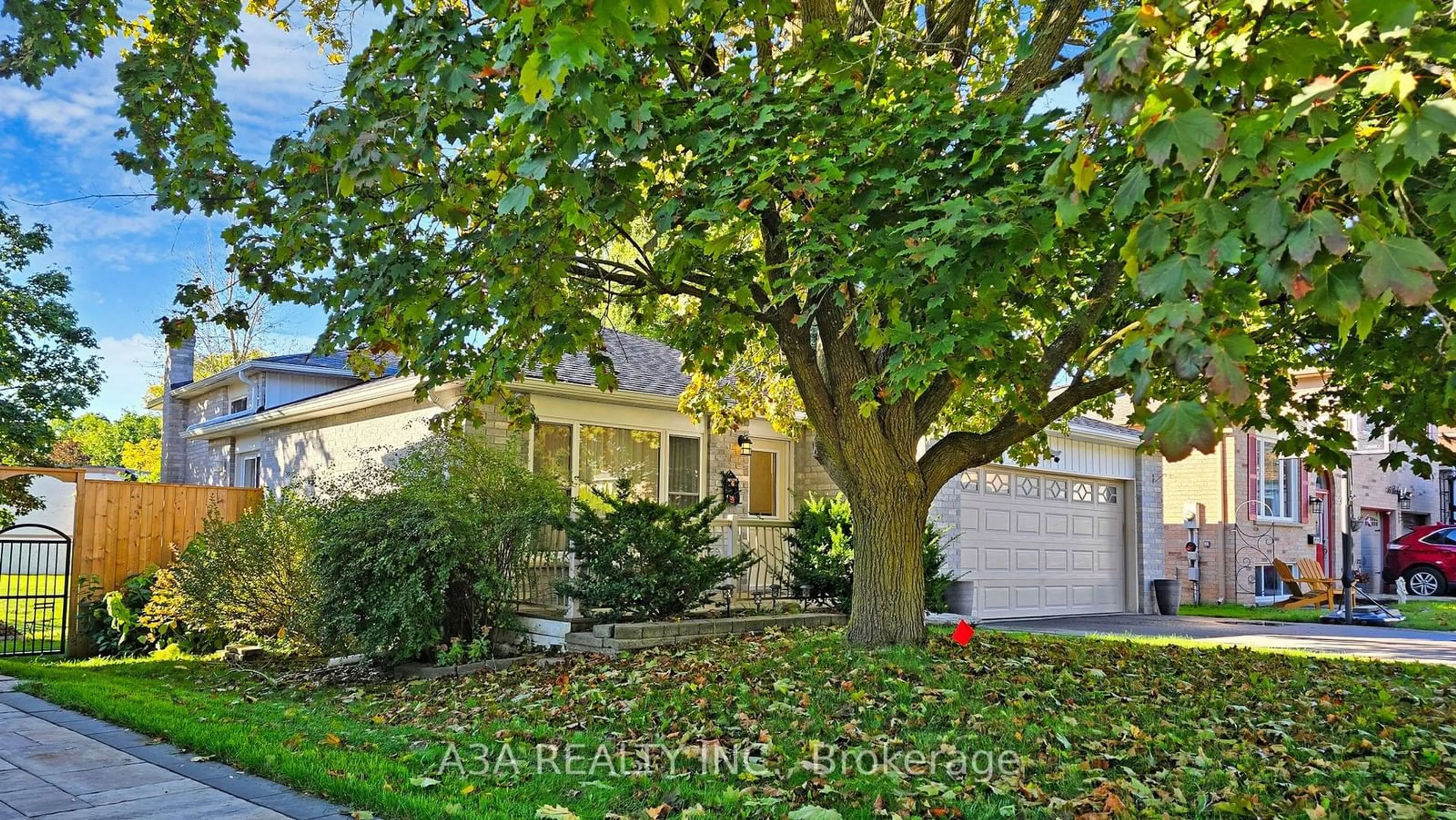 A pic from outside/outdoor area/front of a property/back of a property/a pic from drone, street for 17 Beckett Ave, East Gwillimbury Ontario L9N 1E6