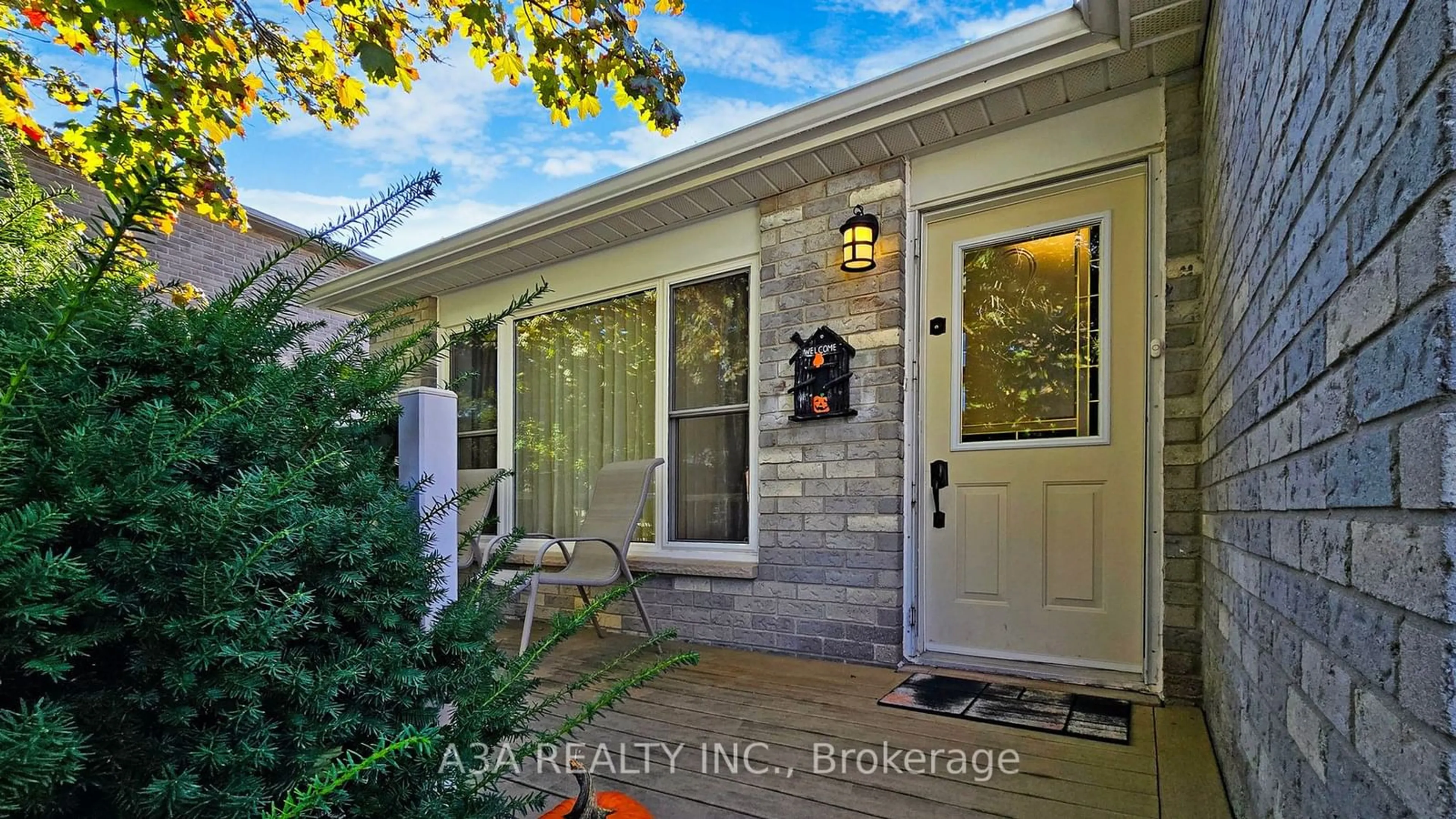 Indoor entryway for 17 Beckett Ave, East Gwillimbury Ontario L9N 1E6