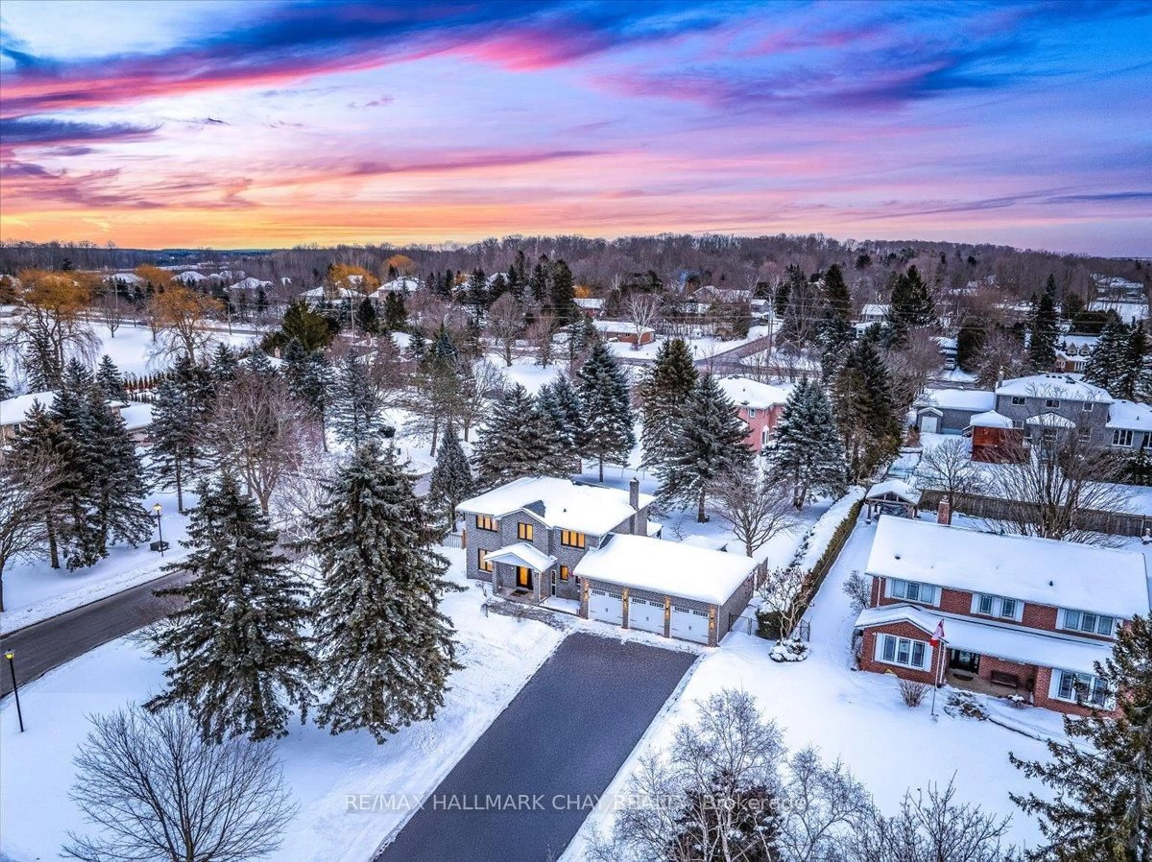 A pic from outside/outdoor area/front of a property/back of a property/a pic from drone, mountain view for 1 Ramsden Cres, East Gwillimbury Ontario L0G 1V0