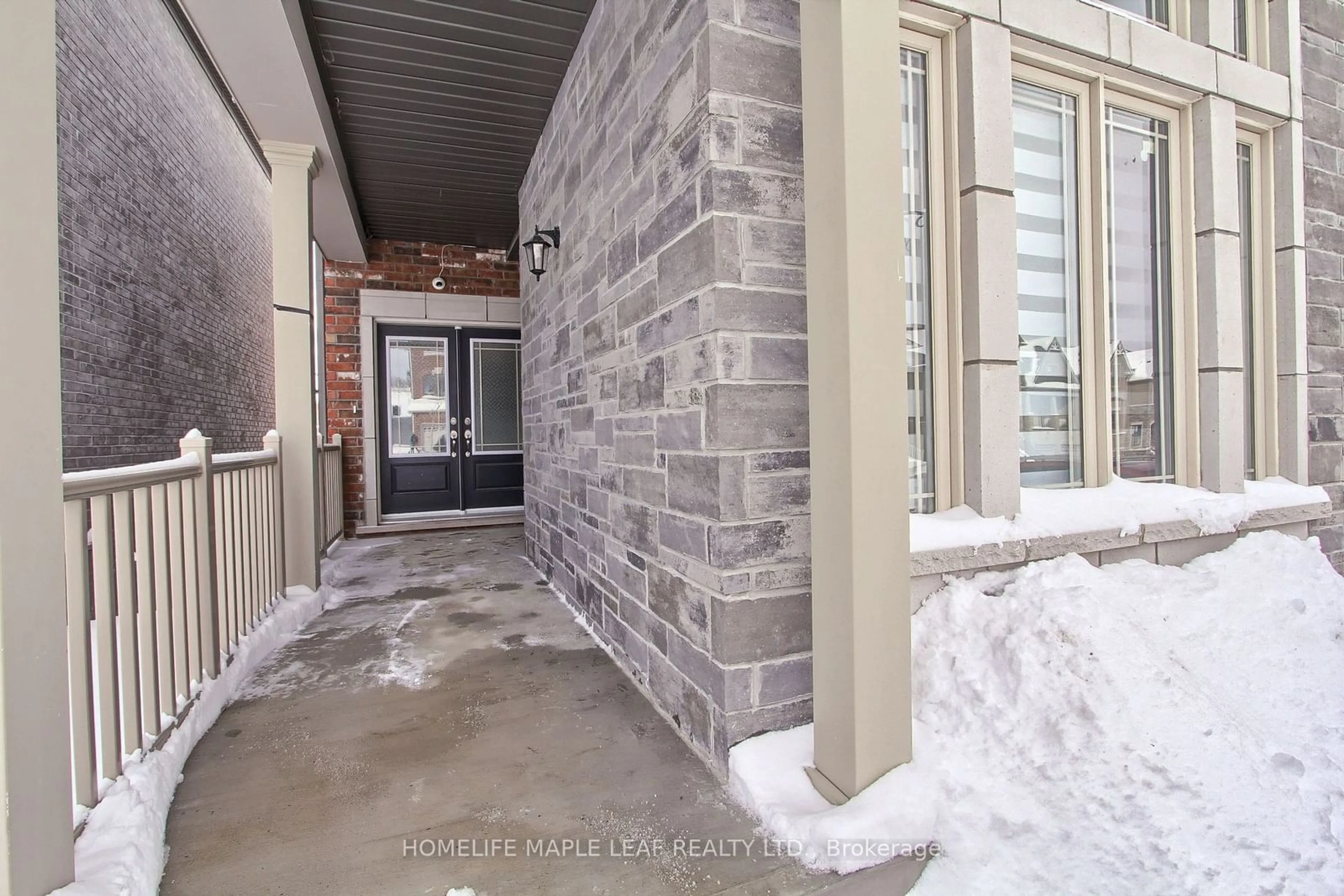 Indoor entryway for 31 Janes Cres, New Tecumseth Ontario L9R 0V9