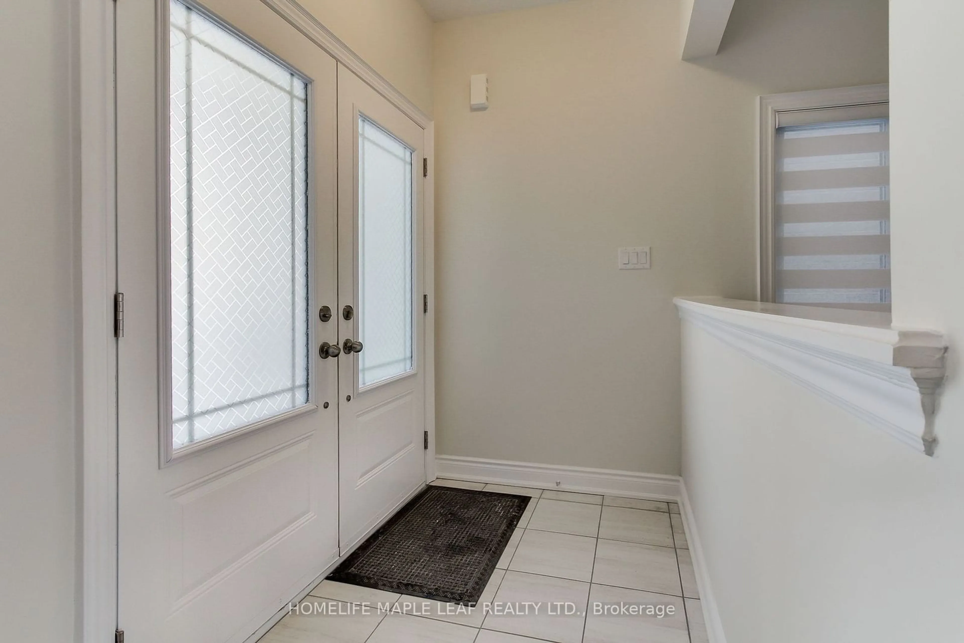 Indoor entryway for 31 Janes Cres, New Tecumseth Ontario L9R 0V9