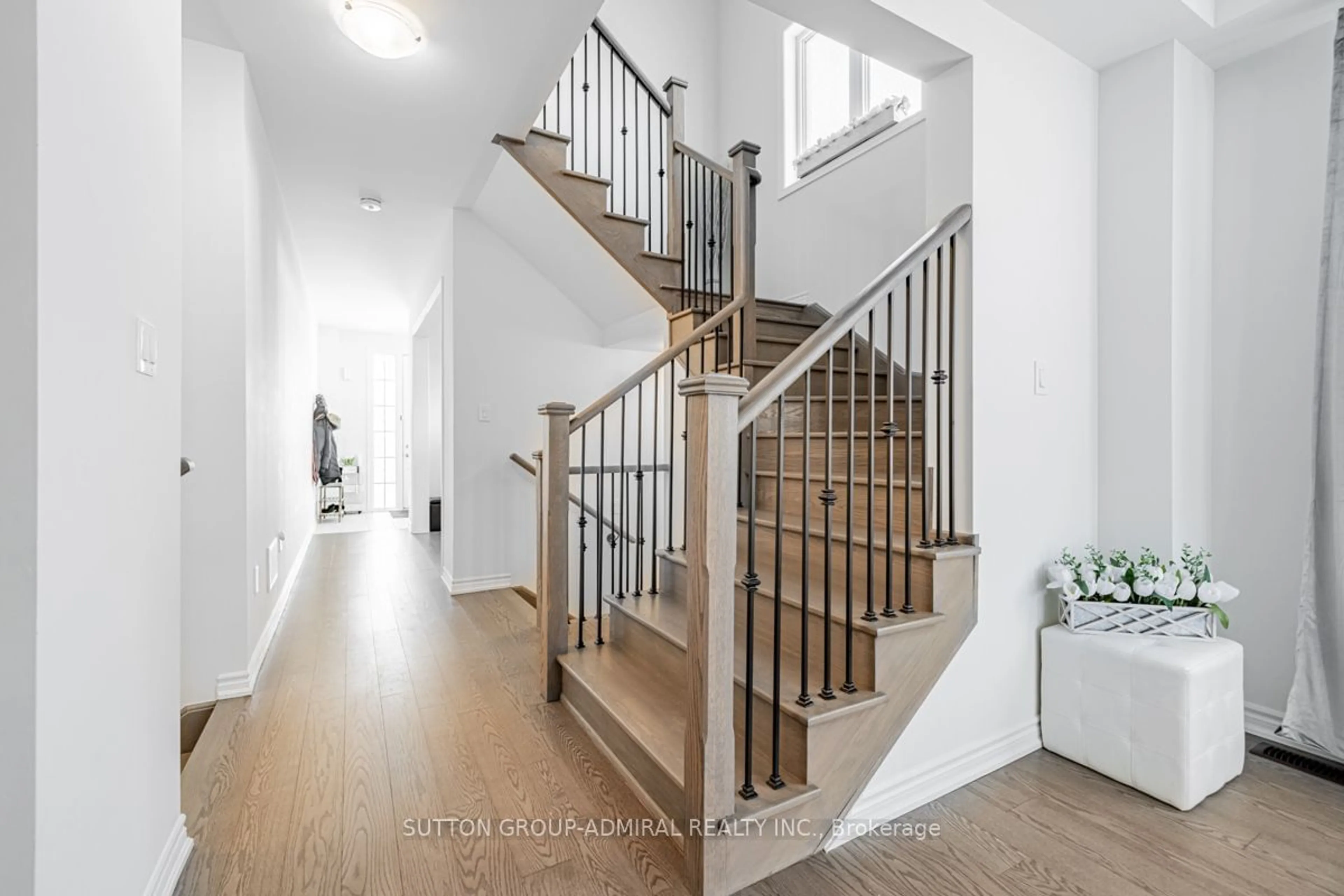 Stairs for 102 Kentledge Ave, East Gwillimbury Ontario L9N 0V9